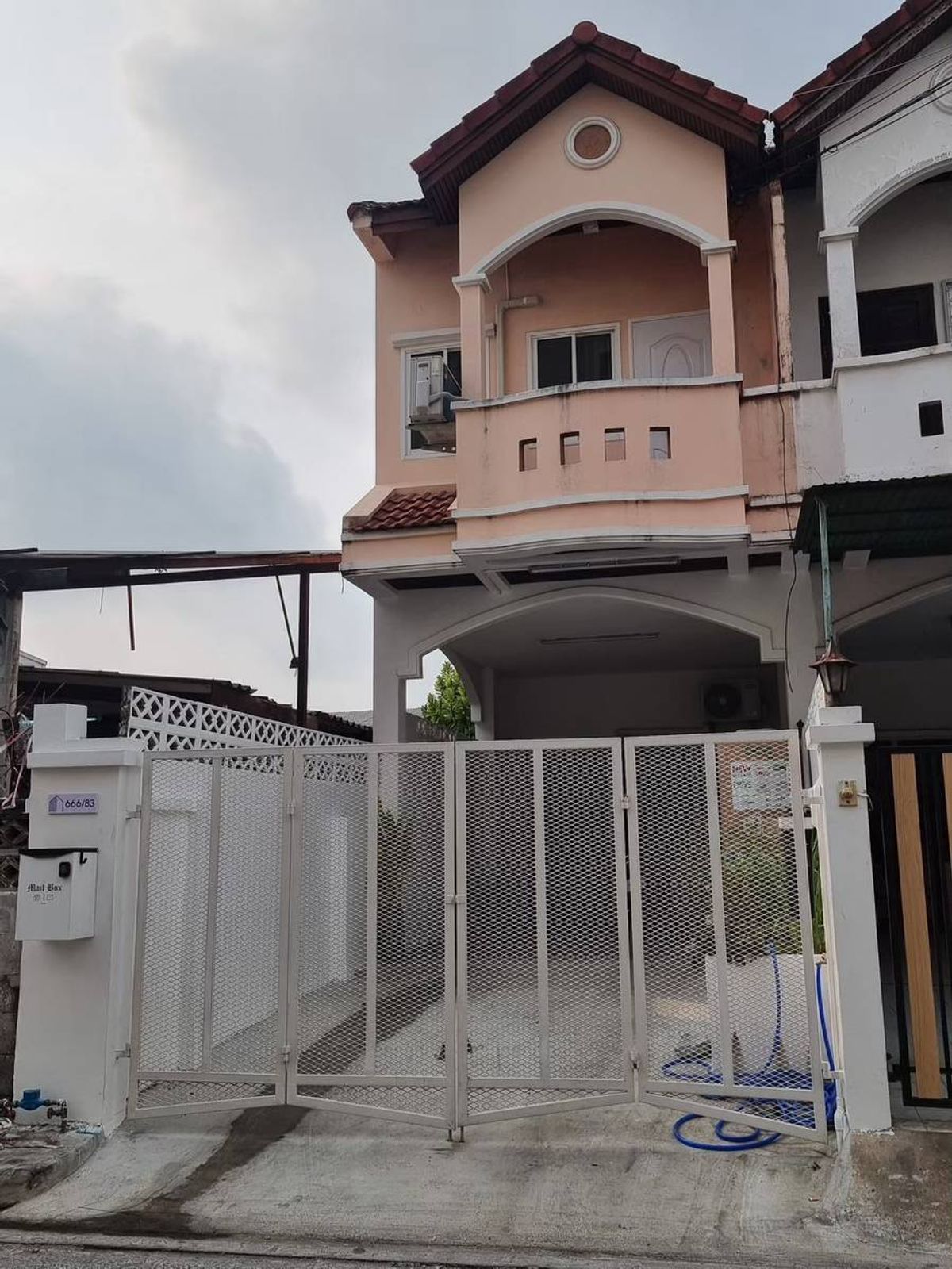 ขายทาวน์โฮมรัชดา ห้วยขวาง : 🏡 ขายทาวน์โฮมรีโนเวทใหม่ 4 ชั้น พร้อมดาดฟ้า – ทำเลทอง ห้วยขวาง  ✨ ราคาพิเศษเพียง 6 ล้านบาท (จากปกติ 8 ล้านบาท)