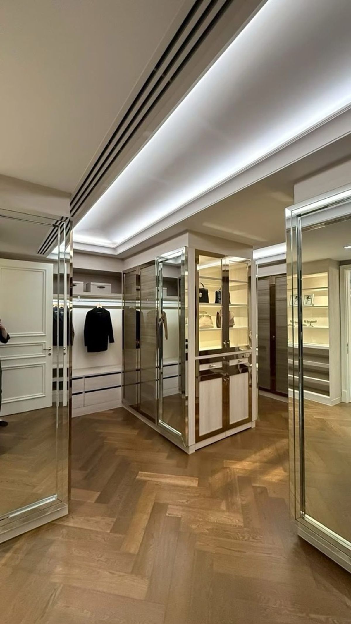 ขายบ้านพัฒนาการ ศรีนครินทร์ : 📌HOT DEAL 𝐌𝐚𝐯𝐢𝐬𝐭𝐚 𝐏𝐫𝐞𝐬𝐭𝐢𝐠𝐞 𝐕𝐢𝐥𝐥𝐚𝐠𝐞 กรุงเทพกีฑา 5 bed 5 bath 4 carpark ขนาด 993 Sq.m  150 MB ติดต่อ 086-795-9997 