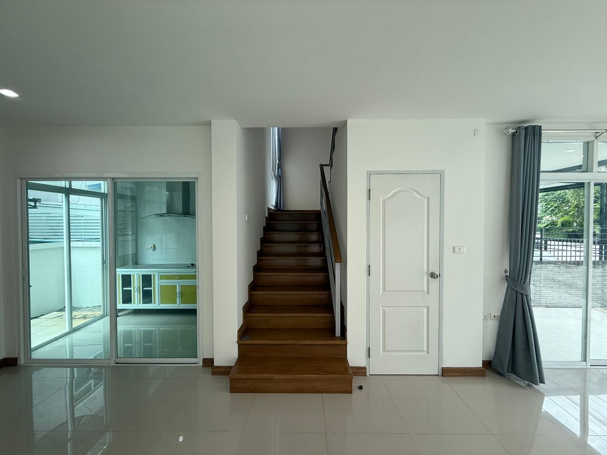 For SaleSriracha Laem Chabang Ban Bueng : Urgent sale !! 2 -storey twin house, very good condition, ready to stay in The Pine Sriracha, the back of Assam - J Park