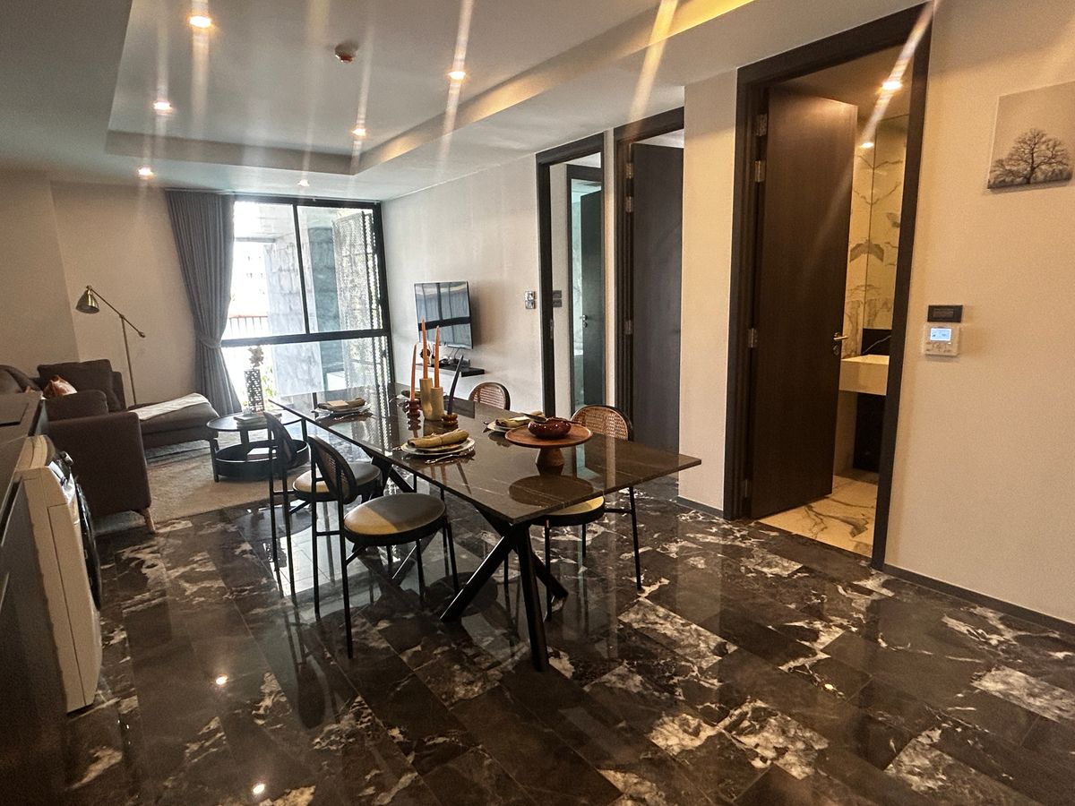 ขายคอนโดสุขุมวิท อโศก ทองหล่อ : West-Facing 2-Bedroom Unit with Closed Kitchen – 168 Sukhumvit 36, Unit 315