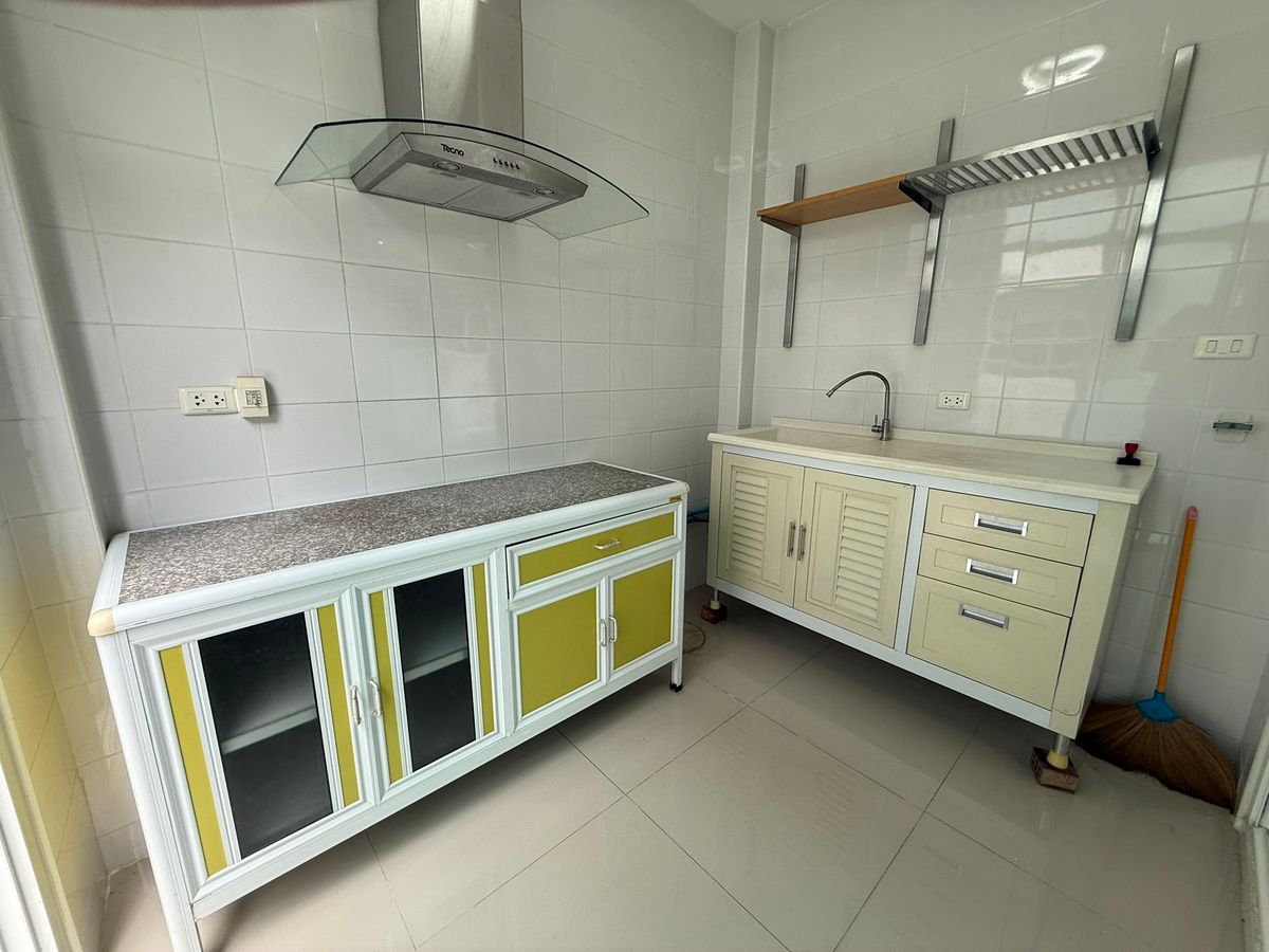 For SaleSriracha Laem Chabang Ban Bueng : Urgent sale !! 2 -storey twin house, very good condition, ready to stay in The Pine Sriracha, the back of Assam - J Park