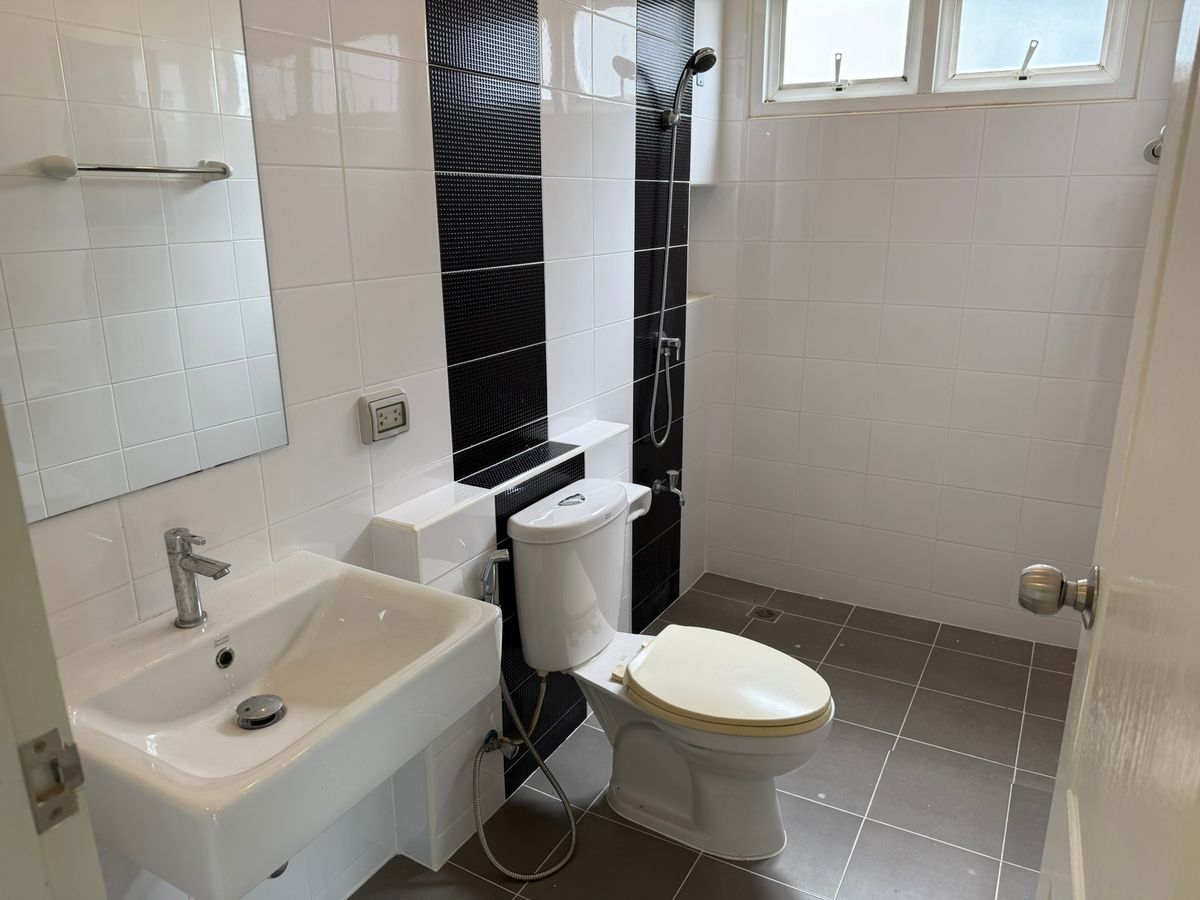 For SaleSriracha Laem Chabang Ban Bueng : Urgent sale !! 2 -storey twin house, very good condition, ready to stay in The Pine Sriracha, the back of Assam - J Park