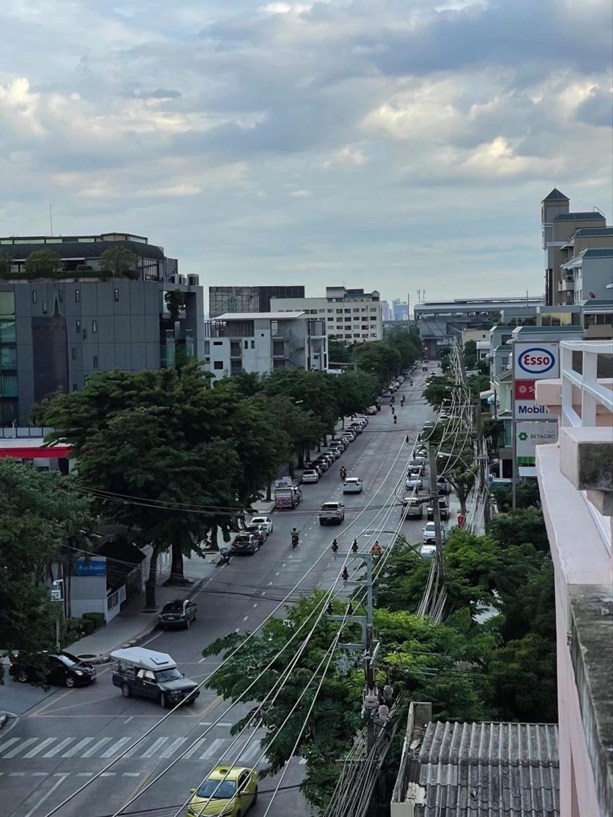 ให้เช่าอาคารพาณิชย์โชคชัย4 ลาดพร้าว71 : ให้เช่า ตึกแถว ตึกพาณิชย์ ทำเลดีมาก ลาดพร้าว 71 ติดถนนใหญ่ คึกคักตลอดเวลา เหมาะ ร้านอาหาร / สปา ร้านนวด / คลินิกความงาม สหคลินิก / เบเกอรี่ เค้ก อบขนมปัง / จัดดอกไม้ / ร้านอาหารคลีน อาหารเพื่อสุขภาพ | มีที่จอดรถของ