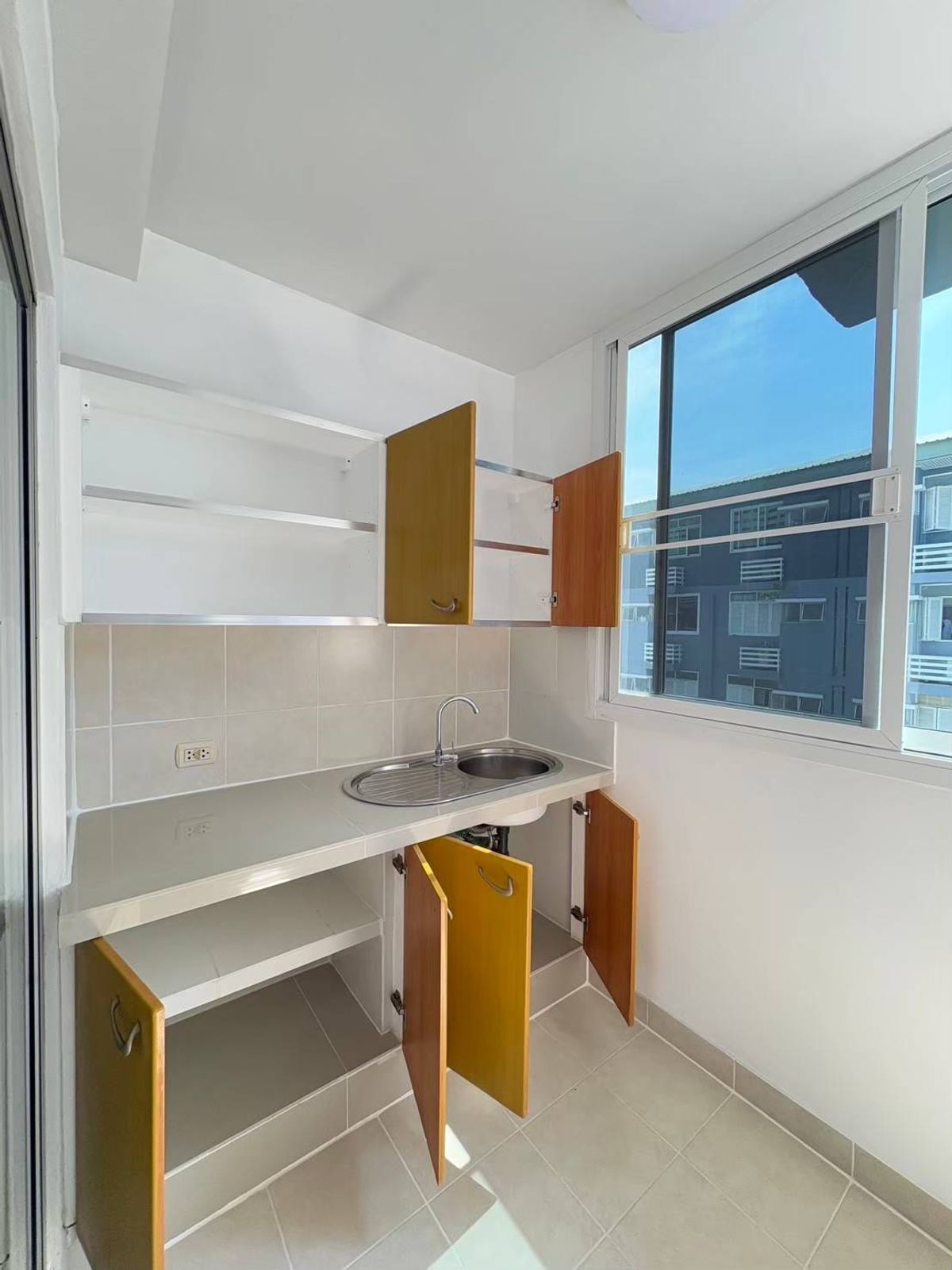 ให้เช่าคอนโดรัชดา ห้วยขวาง : ให้เช่า 🏙️ ขายคอนโด City Home Ratchada 🏙️ ขนาด 30 ตร.ม. ค่าเช่าเดือนละ 12,000 บาท   📲 สนใจติดต่อ Line ID: @c-asset 📞 โทร: 096-642-2656