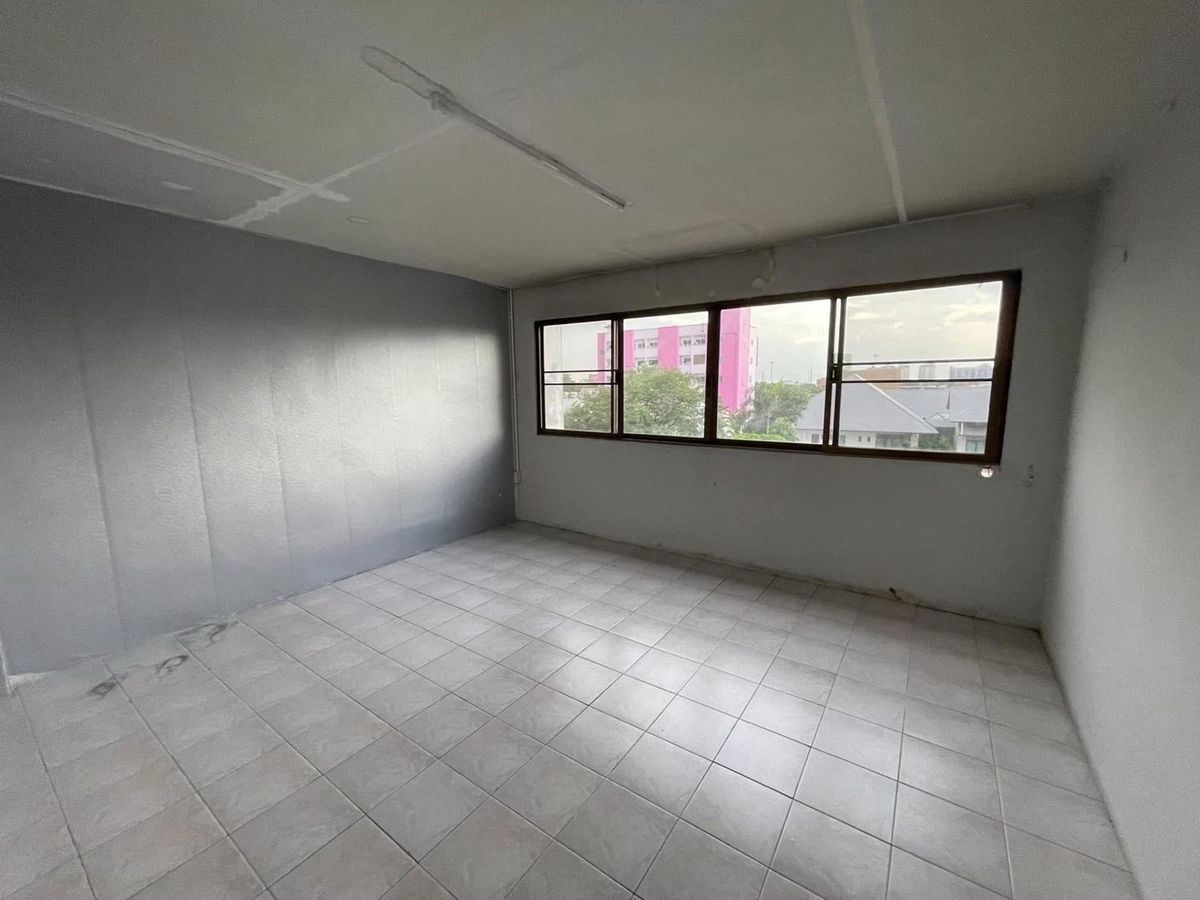 ให้เช่าอาคารพาณิชย์โชคชัย4 ลาดพร้าว71 : ให้เช่า ตึกแถว ตึกพาณิชย์ ทำเลดีมาก ลาดพร้าว 71 ติดถนนใหญ่ คึกคักตลอดเวลา เหมาะ ร้านอาหาร / สปา ร้านนวด / คลินิกความงาม สหคลินิก / เบเกอรี่ เค้ก อบขนมปัง / จัดดอกไม้ / ร้านอาหารคลีน อาหารเพื่อสุขภาพ | มีที่จอดรถของ