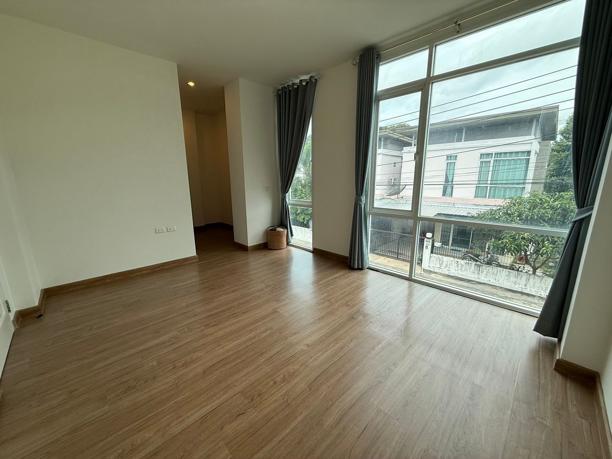 For SaleSriracha Laem Chabang Ban Bueng : Urgent sale !! 2 -storey twin house, very good condition, ready to stay in The Pine Sriracha, the back of Assam - J Park