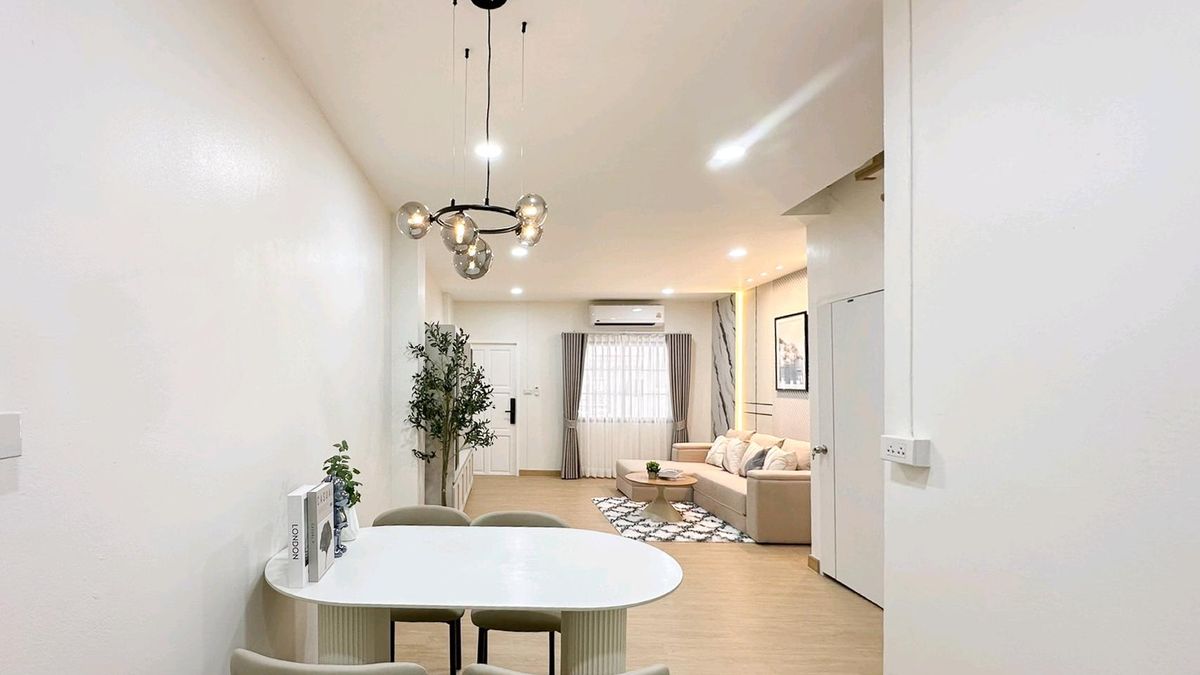 For SaleTownhomeLadprao101, Happy Land, The Mall Bang Kapi : 🏘🏡《 2 -story townhome 》🩷 Beautifully decorated with Can be a family.