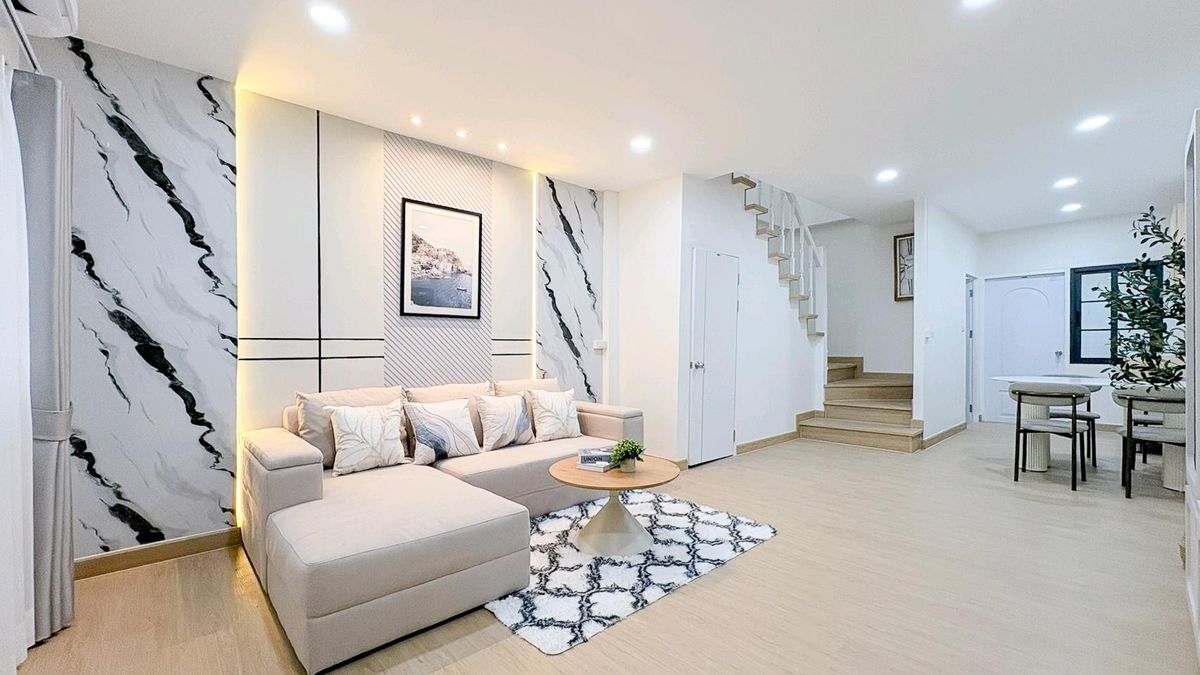 For SaleTownhomeLadprao101, Happy Land, The Mall Bang Kapi : 🏘🏡《 2 -story townhome 》🩷 Beautifully decorated with Can be a family.