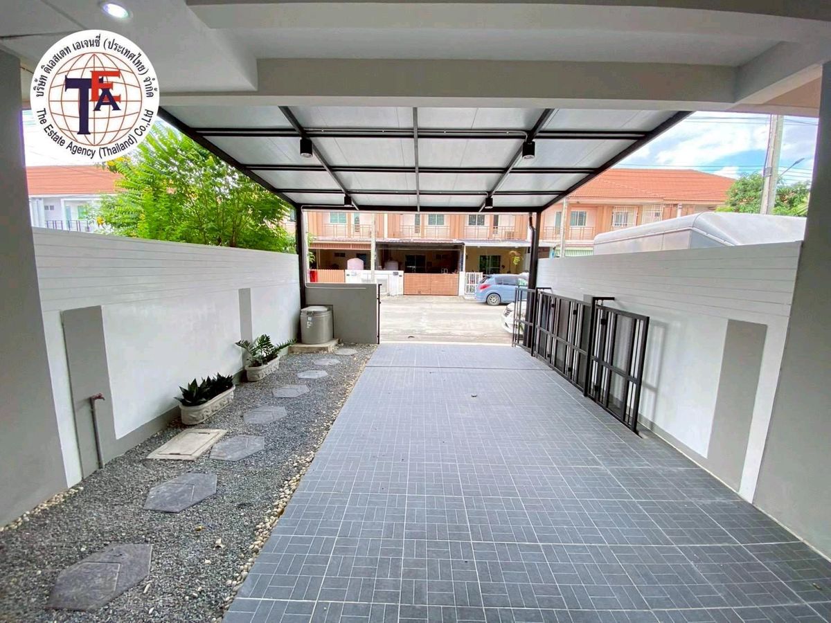 For SaleTownhomePathum Thani,Rangsit, Thammasat : 2-storey townhome for sale, Ilev Town Village, Lam Luk Ka Khlong 3 Future Park, Rangsit, Dream World Rangsit-Nakhon Nayai Sai Mai, Phahonyothin Kanchanaphisek, Lat Sawai Market, Na Charoen Market, Th Thua Two Golf Course Sin Phai Hospital Bang Pakok Hospi