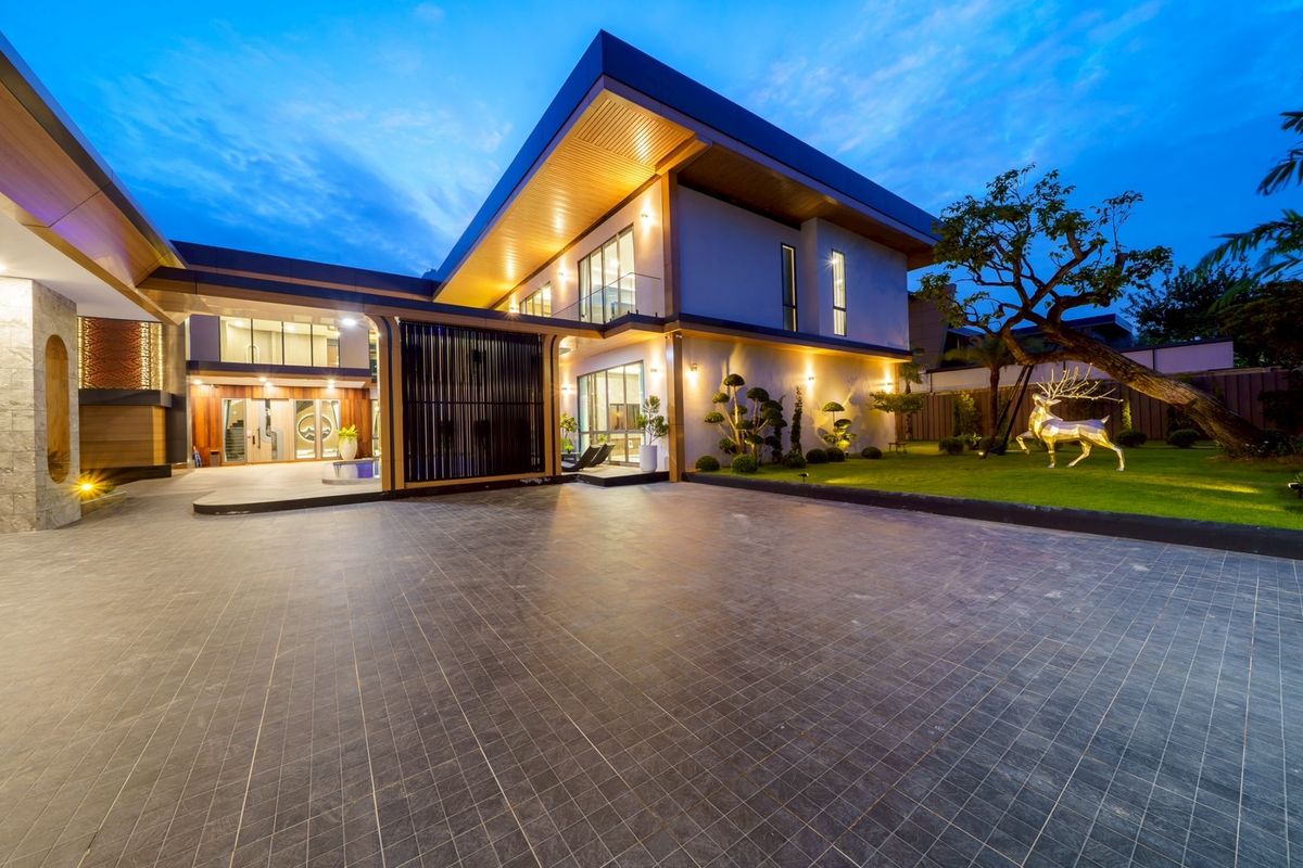 ขายพัทยา บางแสน ชลบุรี สัตหีบ : Ultra Luxury Pool Villa in Pattaya