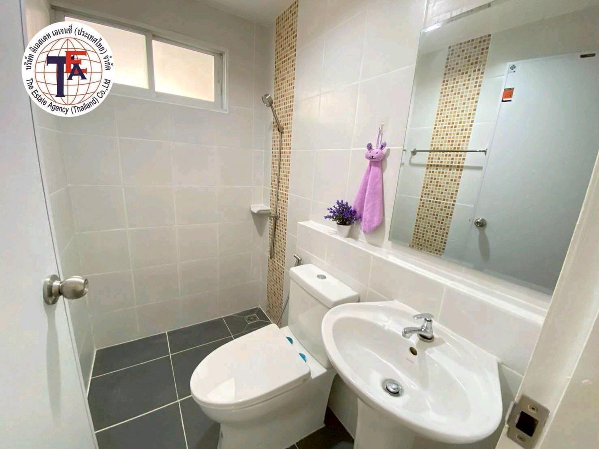 For SaleTownhomePathum Thani,Rangsit, Thammasat : 2-storey townhome for sale, Ilev Town Village, Lam Luk Ka Khlong 3 Future Park, Rangsit, Dream World Rangsit-Nakhon Nayai Sai Mai, Phahonyothin Kanchanaphisek, Lat Sawai Market, Na Charoen Market, Th Thua Two Golf Course Sin Phai Hospital Bang Pakok Hospi