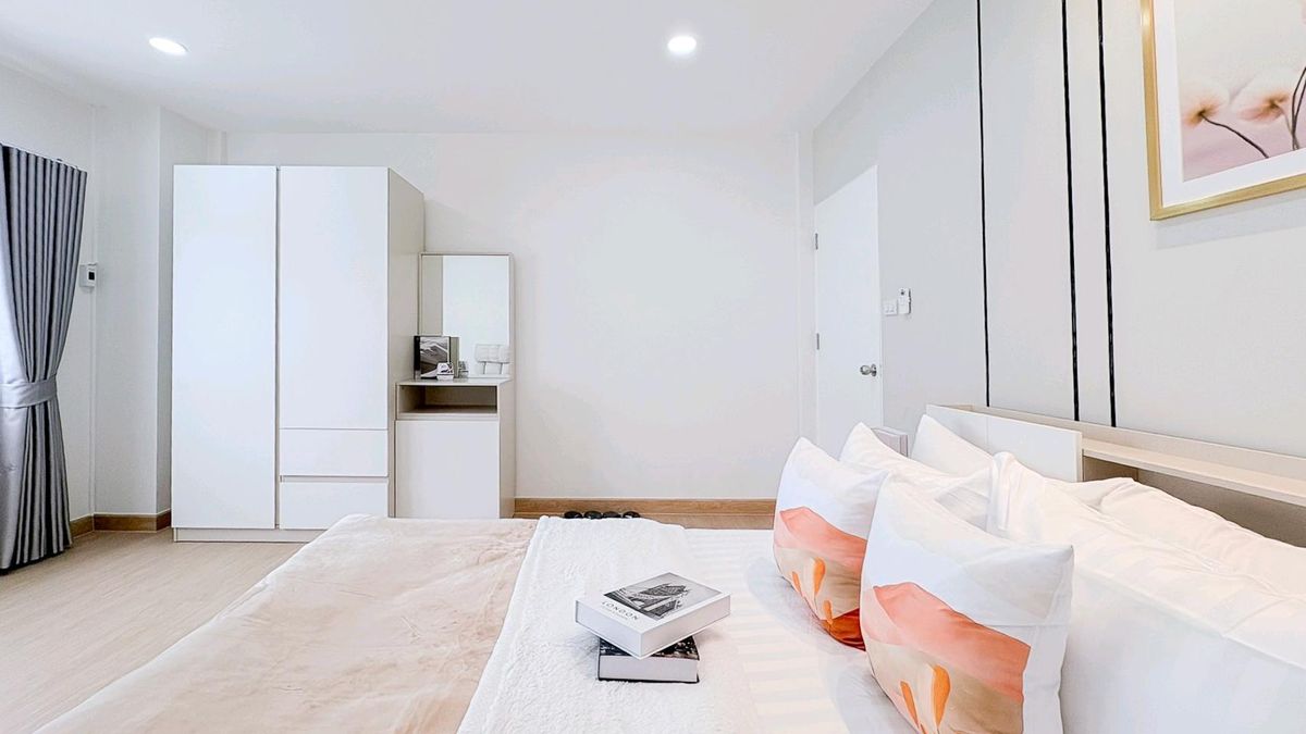 For SaleTownhomeLadprao101, Happy Land, The Mall Bang Kapi : 🏘🏡《 2 -story townhome 》🩷 Beautifully decorated with Can be a family.