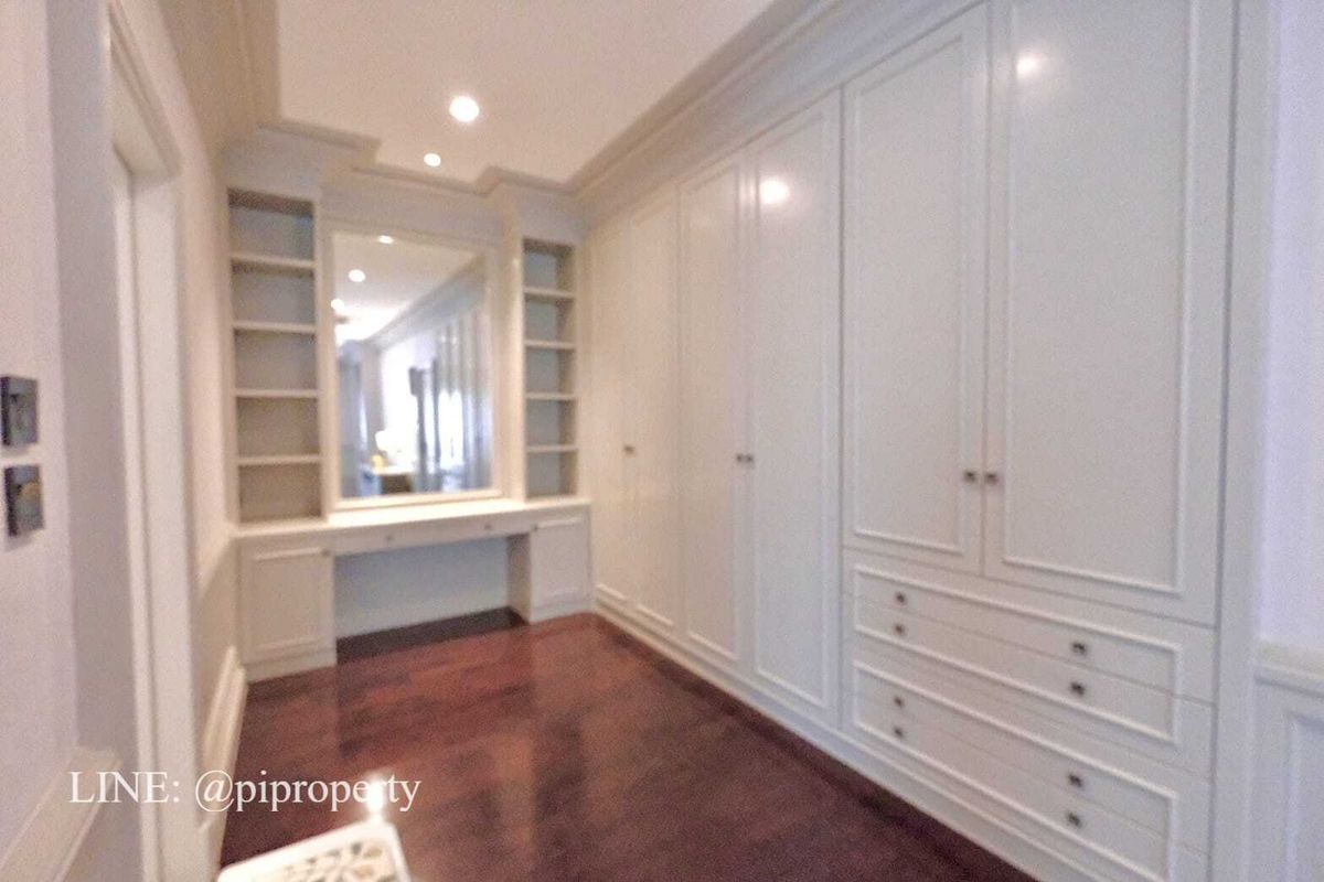 ให้เช่าบ้านบางนา แบริ่ง ลาซาล : ให้เช่า: วิลล่าหรูในโครงการแกรนด์ บางกอก บูเลอวาร์ด สุขุมวิท 4 ห้องนอน 5 ห้องน้ำ