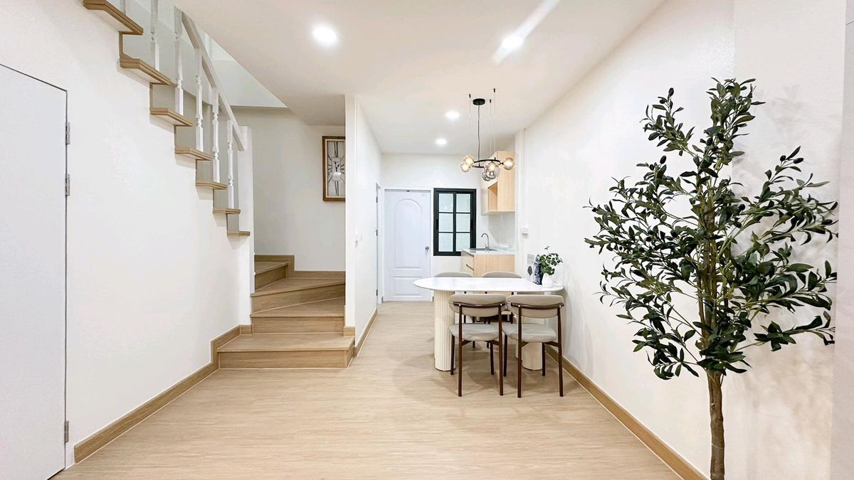 For SaleTownhomeLadprao101, Happy Land, The Mall Bang Kapi : 🏘🏡《 2 -story townhome 》🩷 Beautifully decorated with Can be a family.