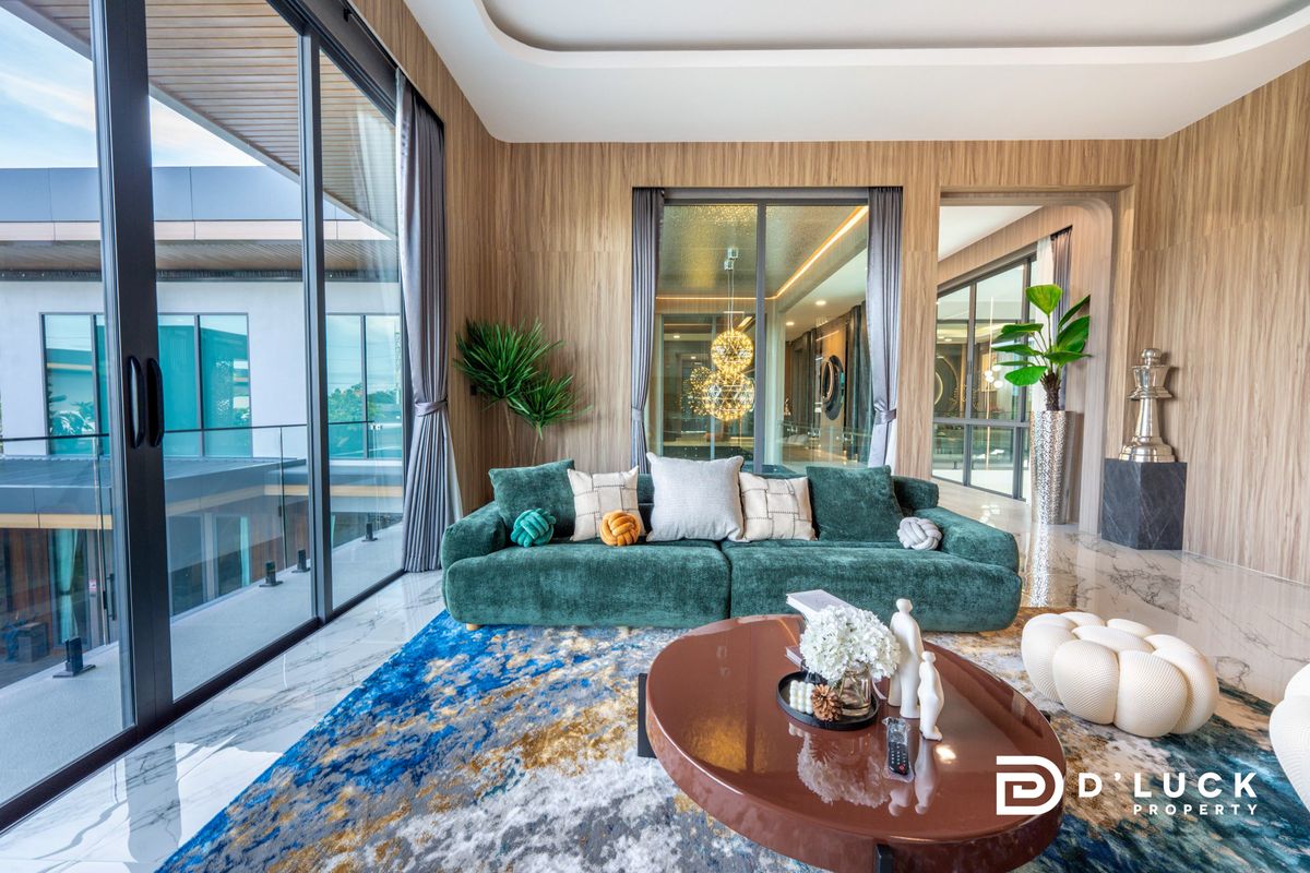 ขายพัทยา บางแสน ชลบุรี สัตหีบ : Ultra Luxury Pool Villa in Pattaya