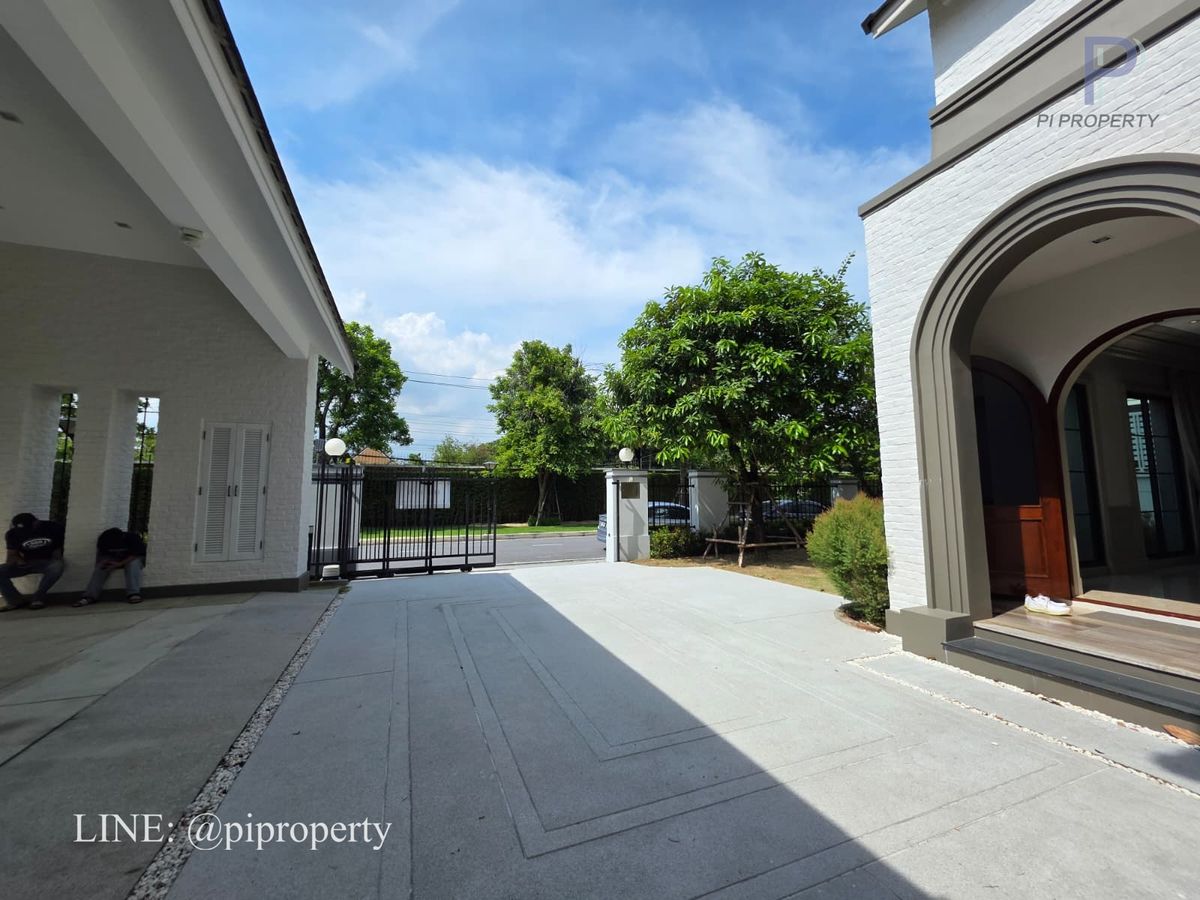 ให้เช่าบ้านบางนา แบริ่ง ลาซาล : ให้เช่า: วิลล่าหรูในโครงการแกรนด์ บางกอก บูเลอวาร์ด สุขุมวิท 4 ห้องนอน 5 ห้องน้ำ