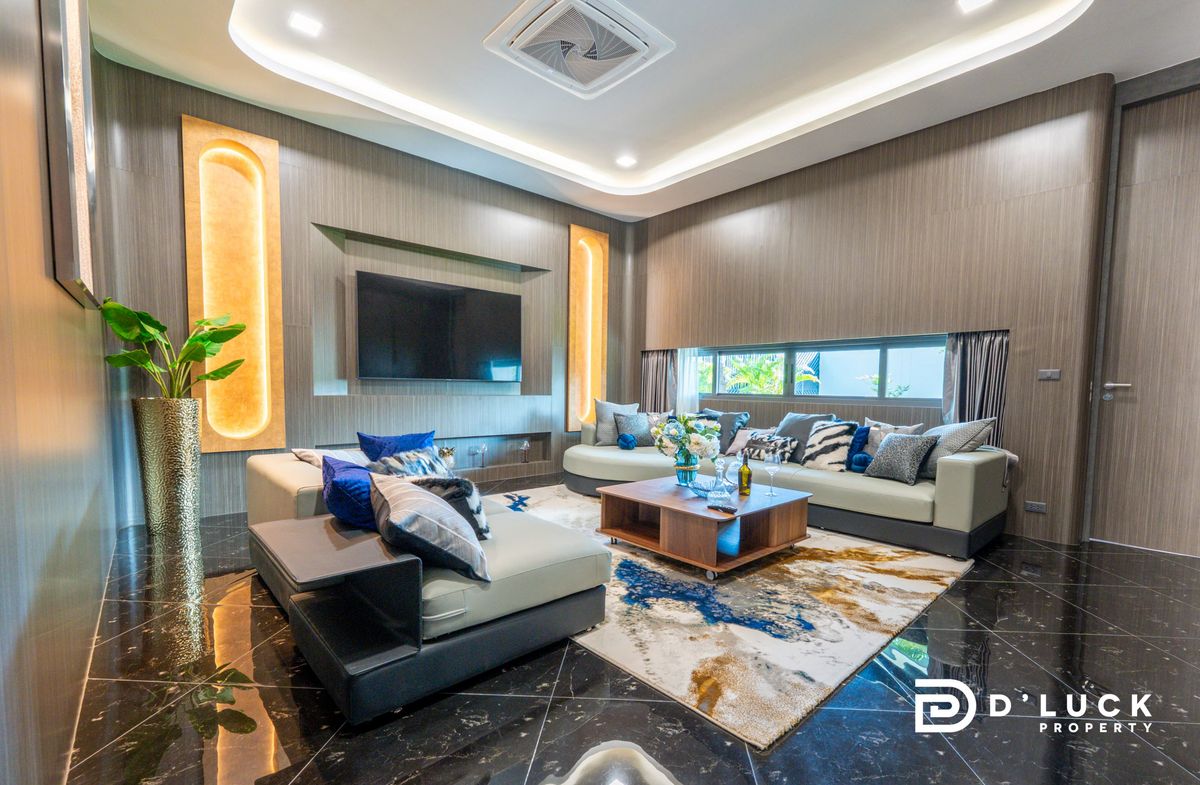 ขายพัทยา บางแสน ชลบุรี สัตหีบ : Ultra Luxury Pool Villa in Pattaya