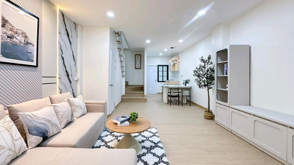 ขายทาวน์โฮมลาดพร้าว101 แฮปปี้แลนด์ : 🏘🏡《ทาวน์โฮม 2ชั้น 》🩷แต่งสวยพร้อมอยู่ เป็นครอบครัวได้เลยค่าา👨‍👩‍👦‍👦 @หมู่บ้านพิบูลย์ ลาดพร้าว101🥰🥰 