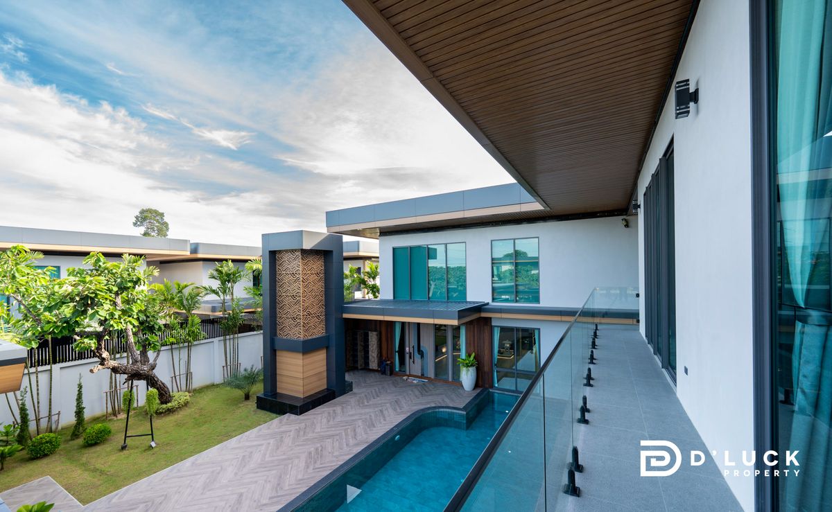 ขายพัทยา บางแสน ชลบุรี สัตหีบ : Ultra Luxury Pool Villa in Pattaya