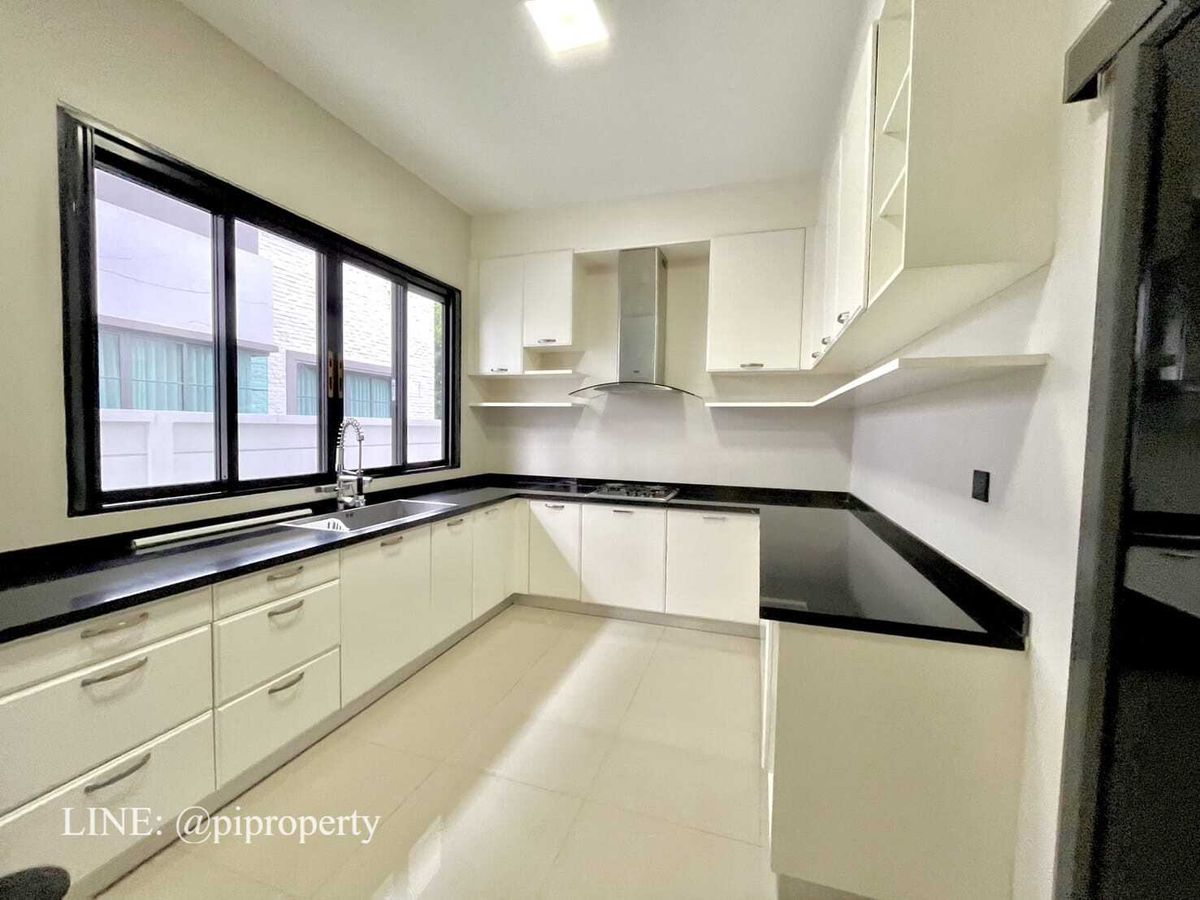 ให้เช่าบ้านบางนา แบริ่ง ลาซาล : ให้เช่า: วิลล่าหรูในโครงการแกรนด์ บางกอก บูเลอวาร์ด สุขุมวิท 4 ห้องนอน 5 ห้องน้ำ