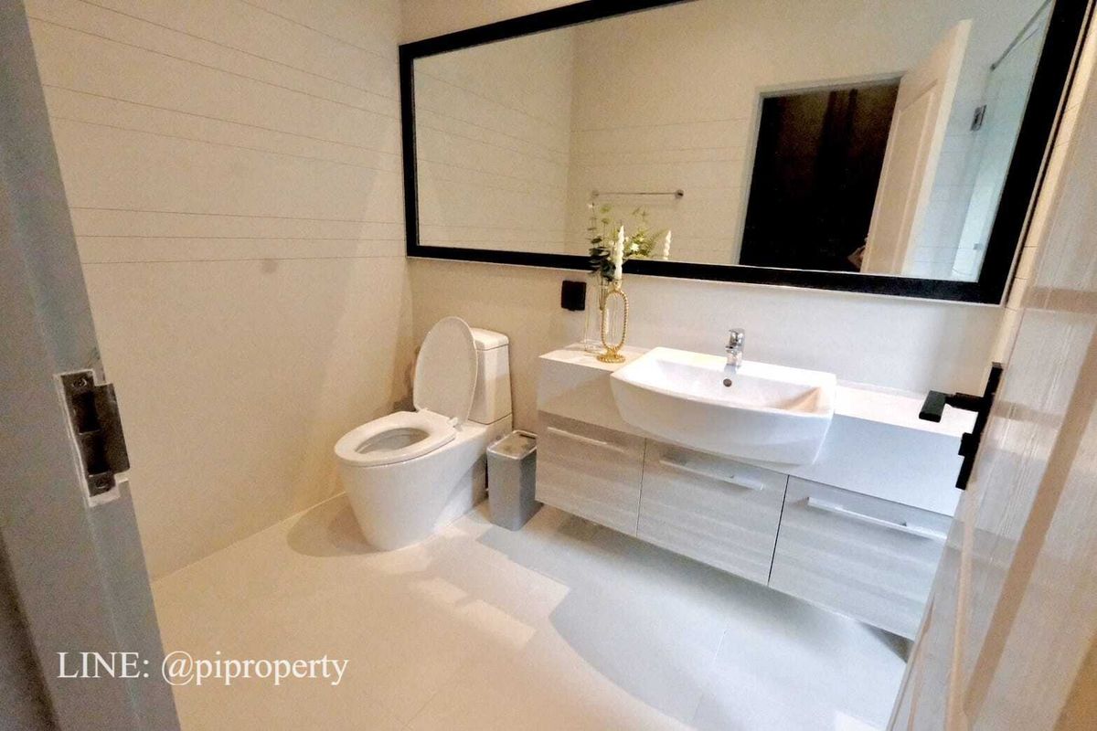 ให้เช่าบ้านบางนา แบริ่ง ลาซาล : ให้เช่า: วิลล่าหรูในโครงการแกรนด์ บางกอก บูเลอวาร์ด สุขุมวิท 4 ห้องนอน 5 ห้องน้ำ