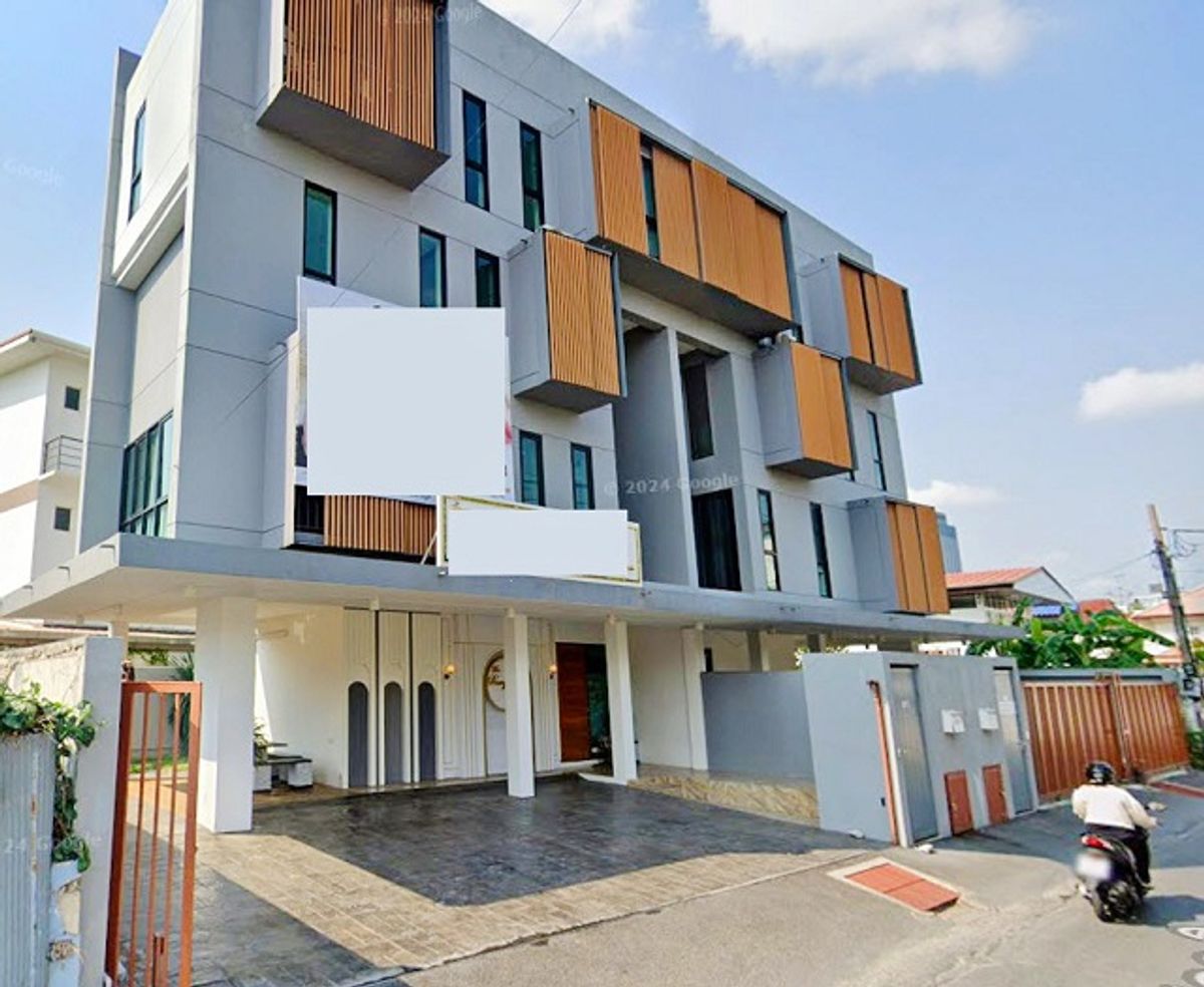 ให้เช่าสำนักงานสะพานควาย จตุจักร : รัชดา เซ็นทรัลพลาซา ลาดพร้าว 1.75 กม.ใกล้ MRTลาดพร้าว 965ม. ให้เช่า Home Office 4ชั้น 52ตร.ว. 302 ตร.ม. จอดรถได้ 6 คัน แอร์6ครบทุกห้อง