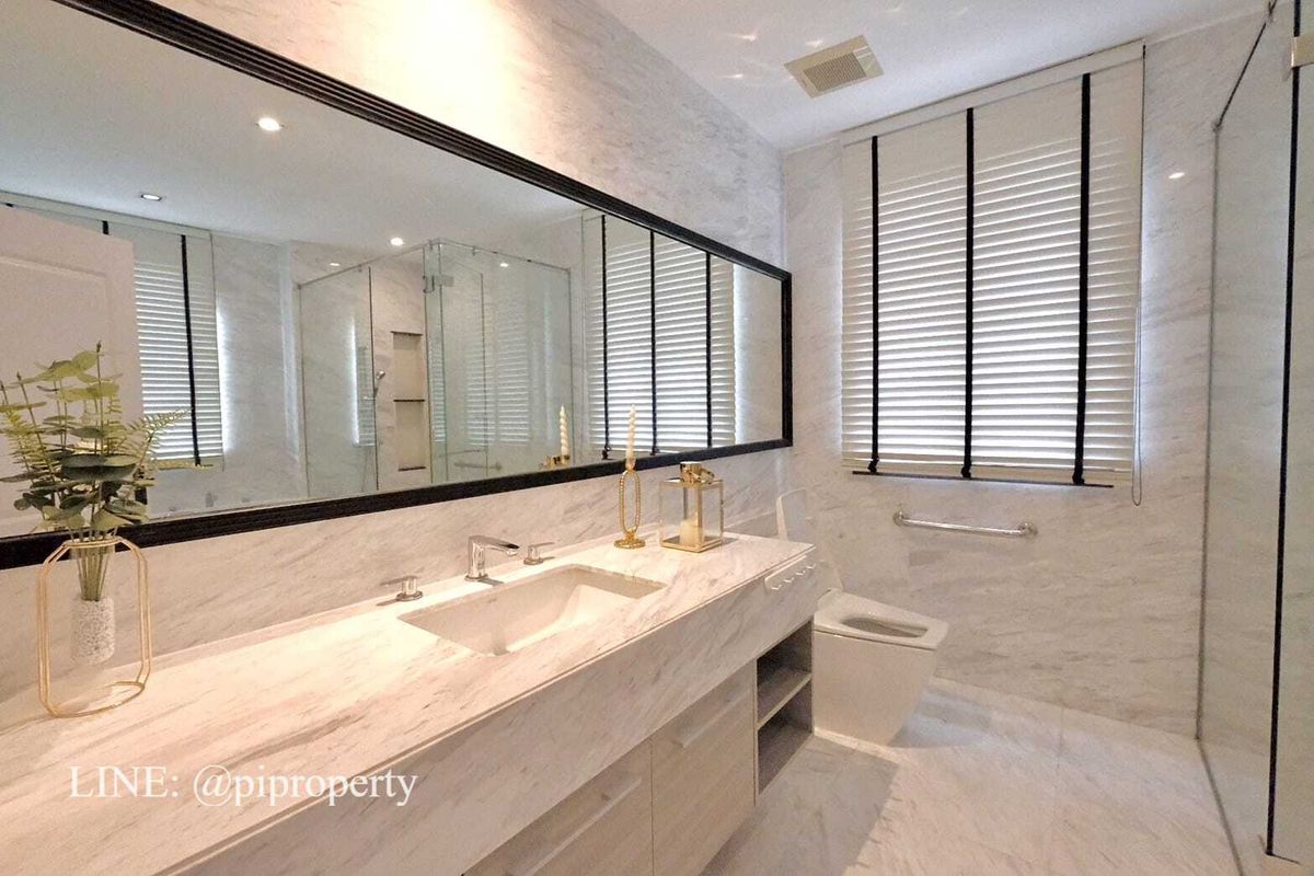 ให้เช่าบ้านบางนา แบริ่ง ลาซาล : ให้เช่า: วิลล่าหรูในโครงการแกรนด์ บางกอก บูเลอวาร์ด สุขุมวิท 4 ห้องนอน 5 ห้องน้ำ