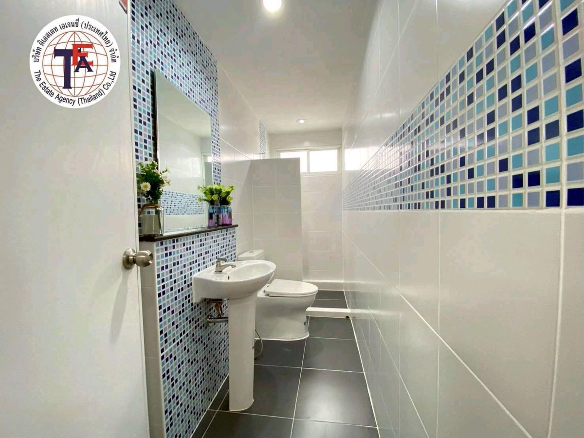 For SaleTownhomePathum Thani,Rangsit, Thammasat : 2-storey townhome for sale, Ilev Town Village, Lam Luk Ka Khlong 3 Future Park, Rangsit, Dream World Rangsit-Nakhon Nayai Sai Mai, Phahonyothin Kanchanaphisek, Lat Sawai Market, Na Charoen Market, Th Thua Two Golf Course Sin Phai Hospital Bang Pakok Hospi