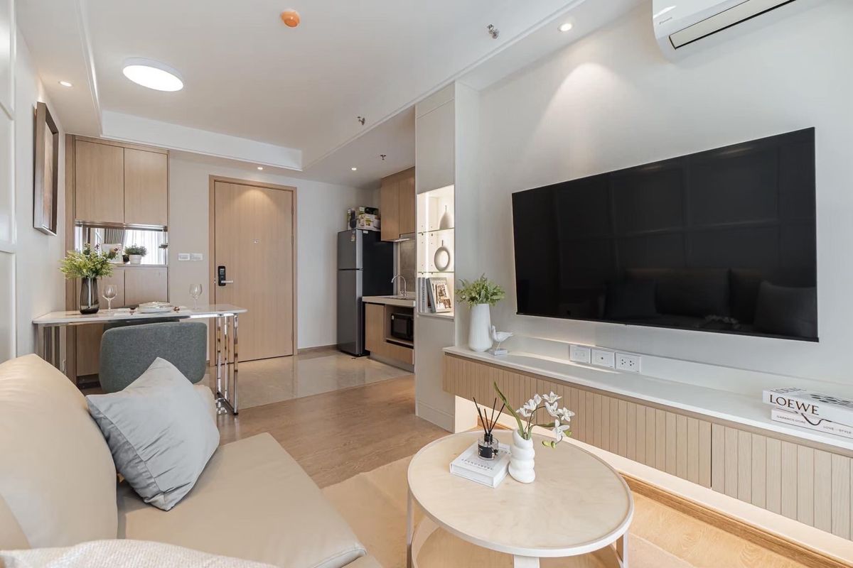 For RentCondoSathorn, Narathiwat : Rent The St. Restaurant, 2 beds, beautiful, close to MRT, Phahonyothin. Interested in Atline.@841QLNR
