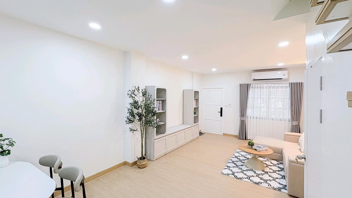 For SaleTownhomeLadprao101, Happy Land, The Mall Bang Kapi : 🏘🏡《 2 -story townhome 》🩷 Beautifully decorated with Can be a family.