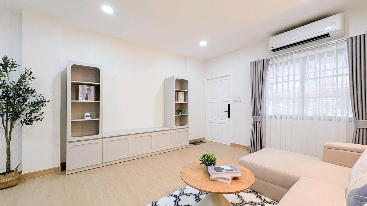 For SaleTownhomeLadprao101, Happy Land, The Mall Bang Kapi : 🏘🏡《 2 -story townhome 》🩷 Beautifully decorated with Can be a family.