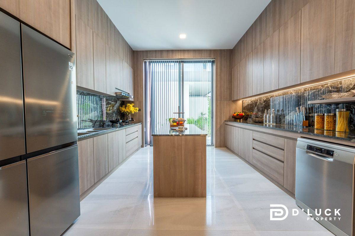 ขายพัทยา บางแสน ชลบุรี สัตหีบ : Ultra Luxury Pool Villa in Pattaya