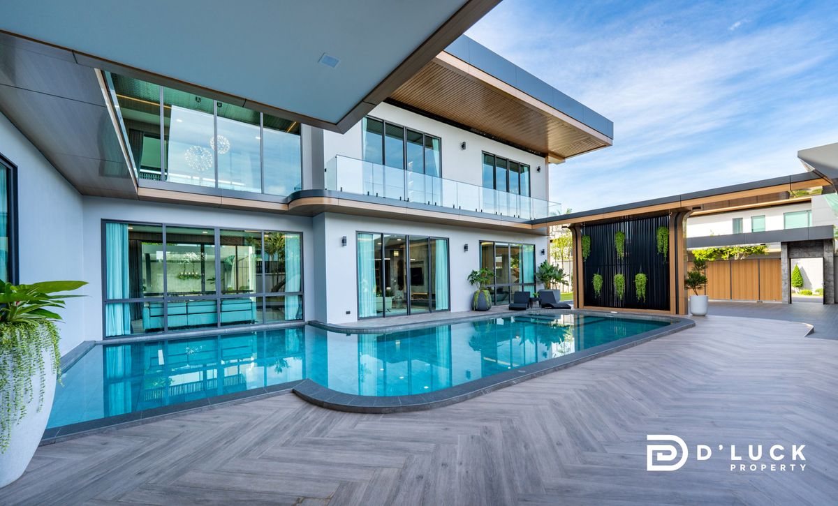 ขายพัทยา บางแสน ชลบุรี สัตหีบ : Ultra Luxury Pool Villa in Pattaya