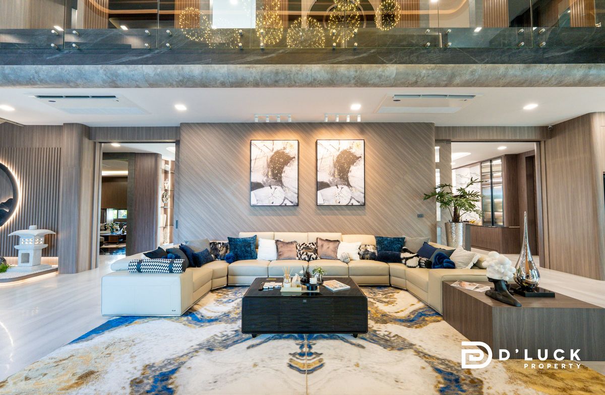 ขายพัทยา บางแสน ชลบุรี สัตหีบ : Ultra Luxury Pool Villa in Pattaya