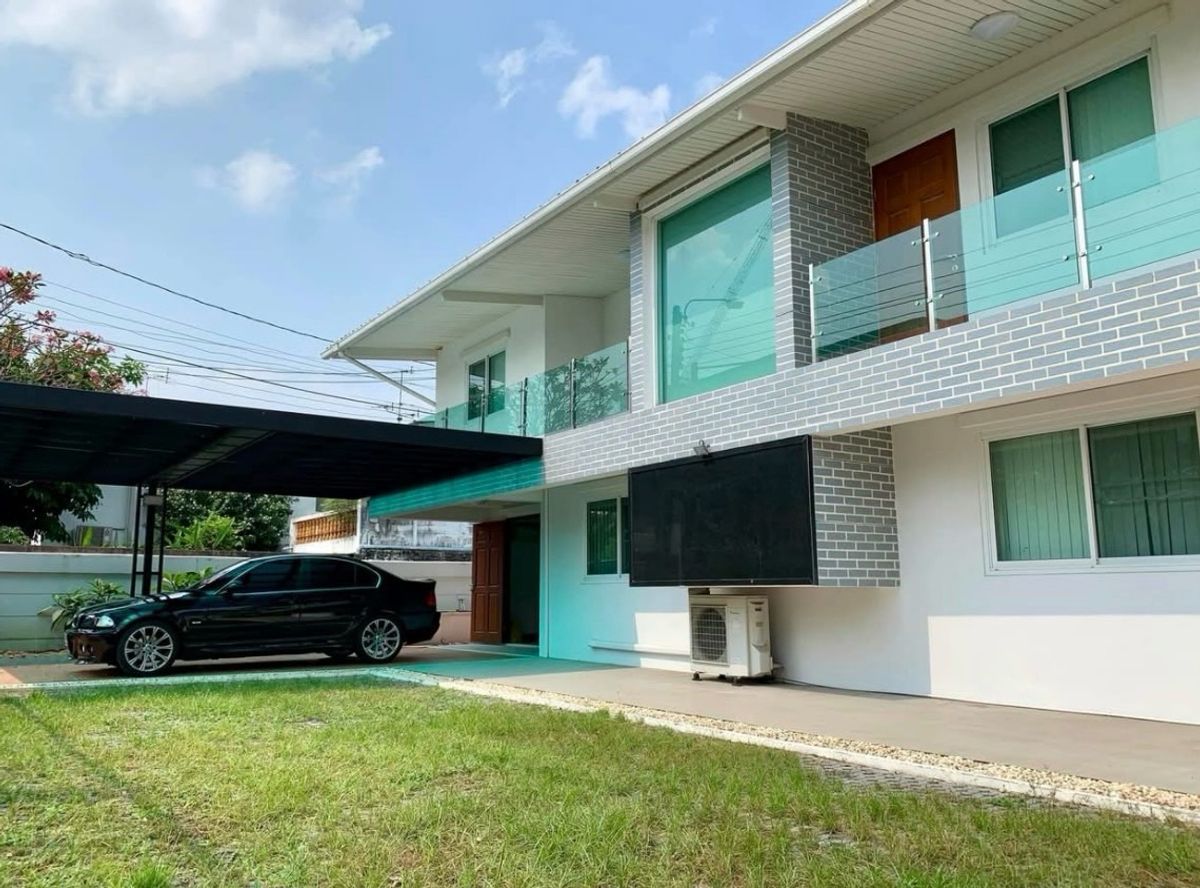 For RentHome OfficeKasetsart, Ratchayothin : Home Office Senanikhom 1, near the BTS BTS Sennikom Station, 1.8 kilometers near Central Ladprao, Major Ratchayothin and Kasetsart University, Bang Khen