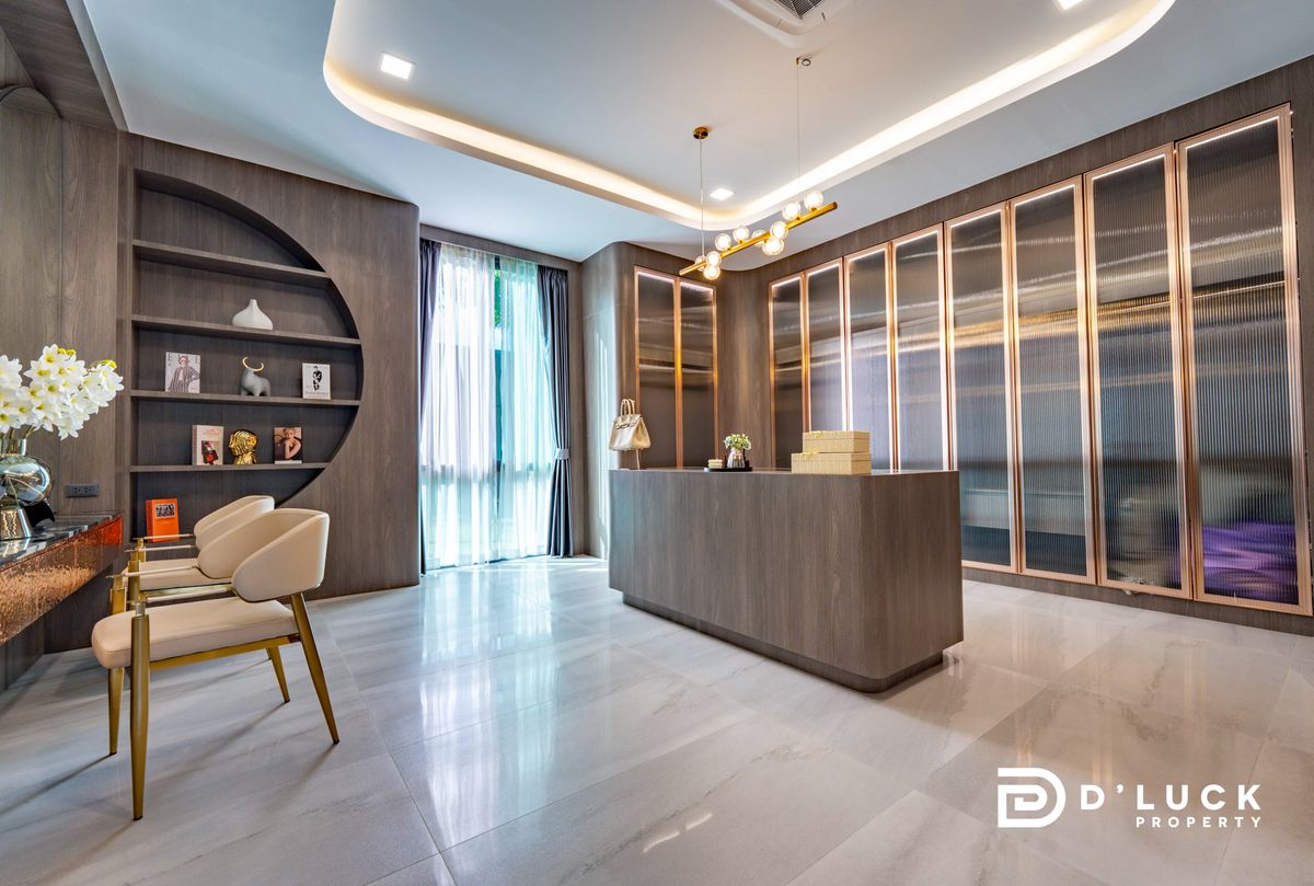 ขายพัทยา บางแสน ชลบุรี สัตหีบ : Ultra Luxury Pool Villa in Pattaya