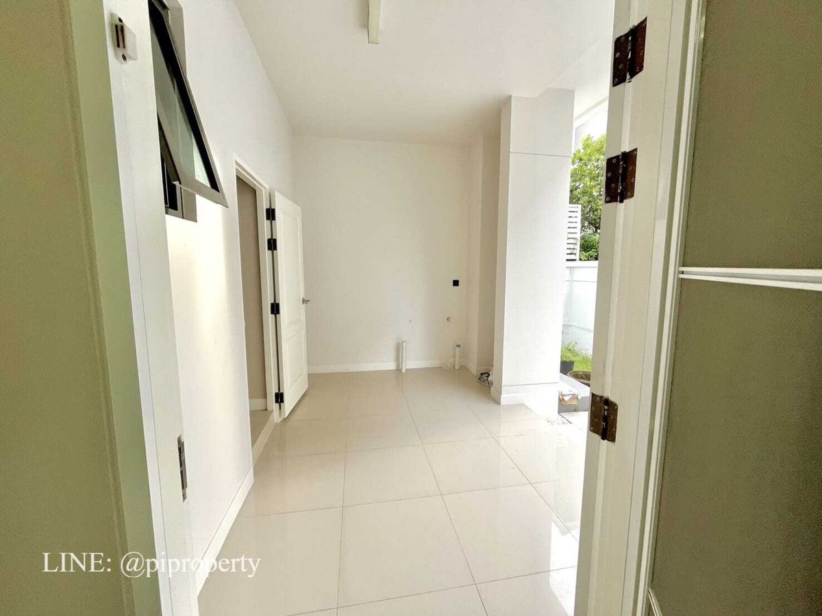 ให้เช่าบ้านบางนา แบริ่ง ลาซาล : ให้เช่า: วิลล่าหรูในโครงการแกรนด์ บางกอก บูเลอวาร์ด สุขุมวิท 4 ห้องนอน 5 ห้องน้ำ