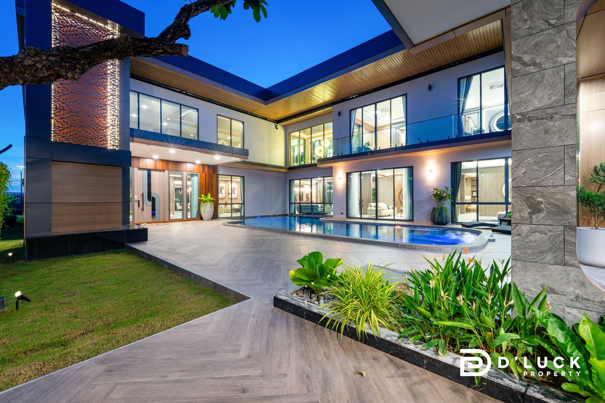 ขายพัทยา บางแสน ชลบุรี สัตหีบ : Ultra Luxury Pool Villa in Pattaya