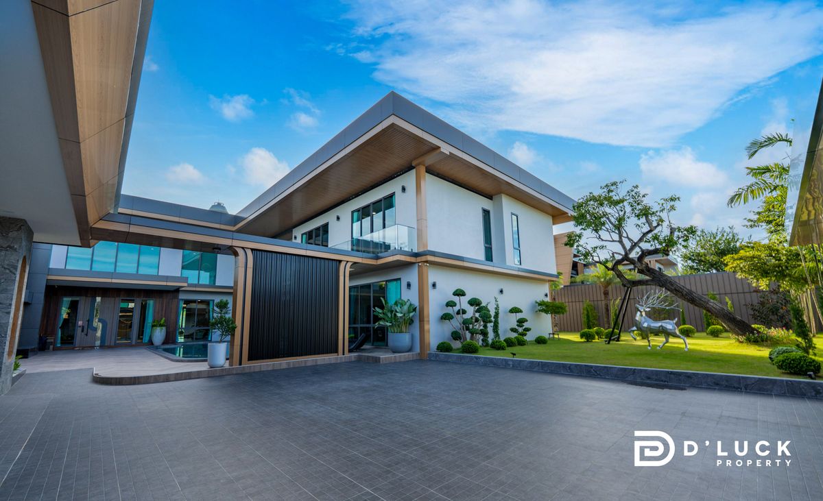 ขายพัทยา บางแสน ชลบุรี สัตหีบ : Ultra Luxury Pool Villa in Pattaya