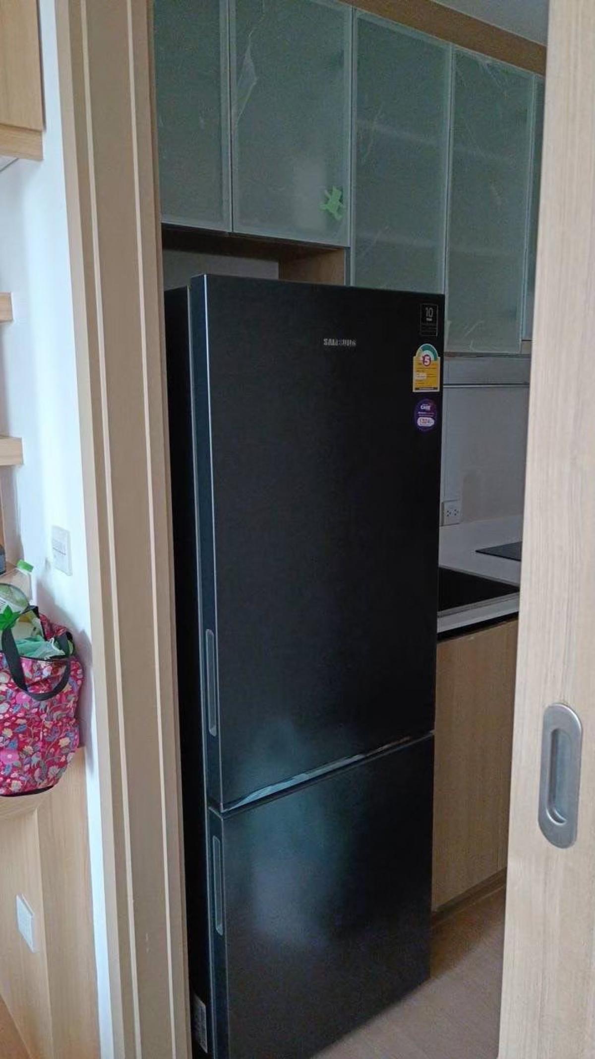 For RentCondoLadprao, Central Ladprao : Studio condo in the heart of Lat Phrao, fully furnished, near BTS/MRT, only 20,000 baht! 24th floor, swimming pool with complete amenities!