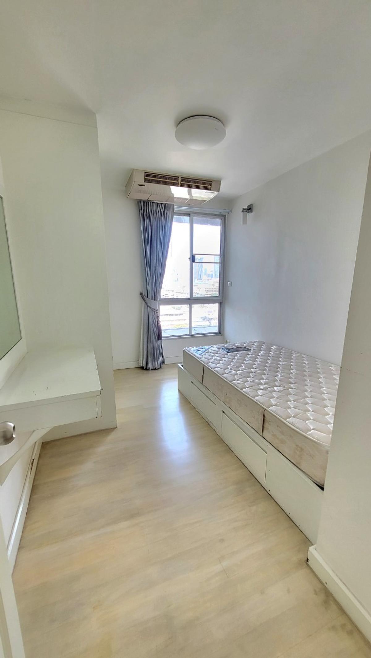 For RentCondoRama3 (Riverside),Satupadit : Rent a luxury condo with 2 bedrooms, 100 sq.m., in the heart of Bangkok, near BTS Chong NonsiBangkok Garden with complete facilities for only 42,000 THB/month!
