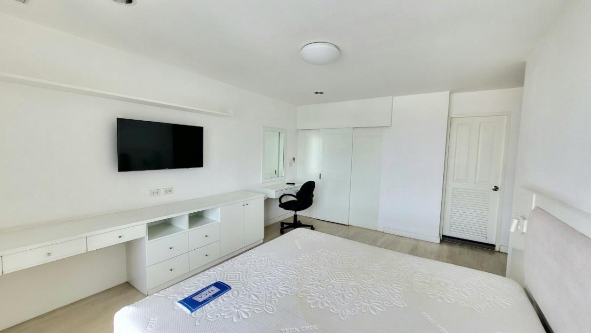 For RentCondoRama3 (Riverside),Satupadit : Rent a luxury condo with 2 bedrooms, 100 sq.m., in the heart of Bangkok, near BTS Chong NonsiBangkok Garden with complete facilities for only 42,000 THB/month!