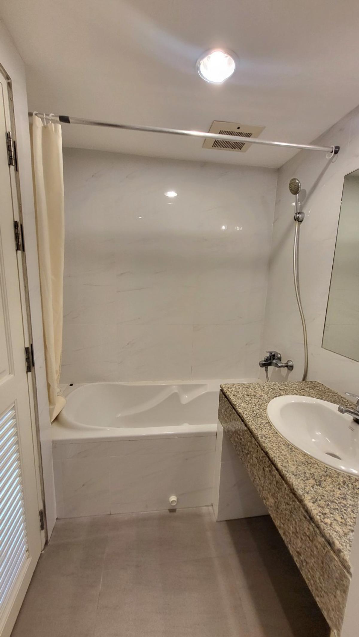 For RentCondoRama3 (Riverside),Satupadit : Rent a luxury condo with 2 bedrooms, 100 sq.m., in the heart of Bangkok, near BTS Chong NonsiBangkok Garden with complete facilities for only 42,000 THB/month!