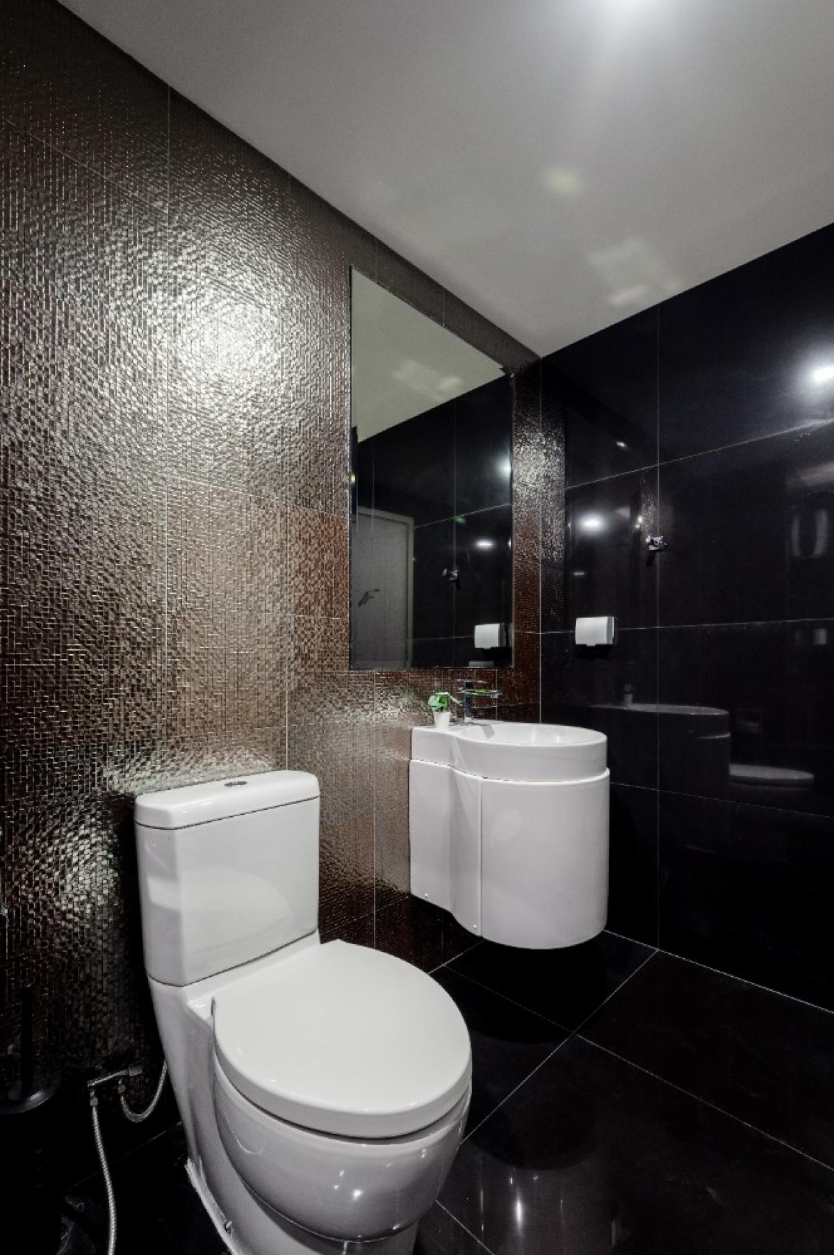 For SaleCondoSukhumvit, Asoke, Thonglor : Luxury condo with 2 bedrooms in the heart of Thonglor, just a step away from the BTS!Close to famous malls & parks, priced at 9.29 million. Hurry to see it before it's gone!