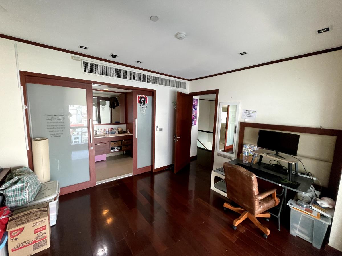 ขายคอนโดสุขุมวิท อโศก ทองหล่อ : 28/02/2026, รวมค่าโอนหรูหรากลางสุขุมวิท! 3 ห้องนอน 385 ตร.ม. ใกล้ BTS พร้อมอยู่ Le Raffine Sukhumvit 31 ราคา 65 ล้าน รีบจับจองก่อนพลาด!