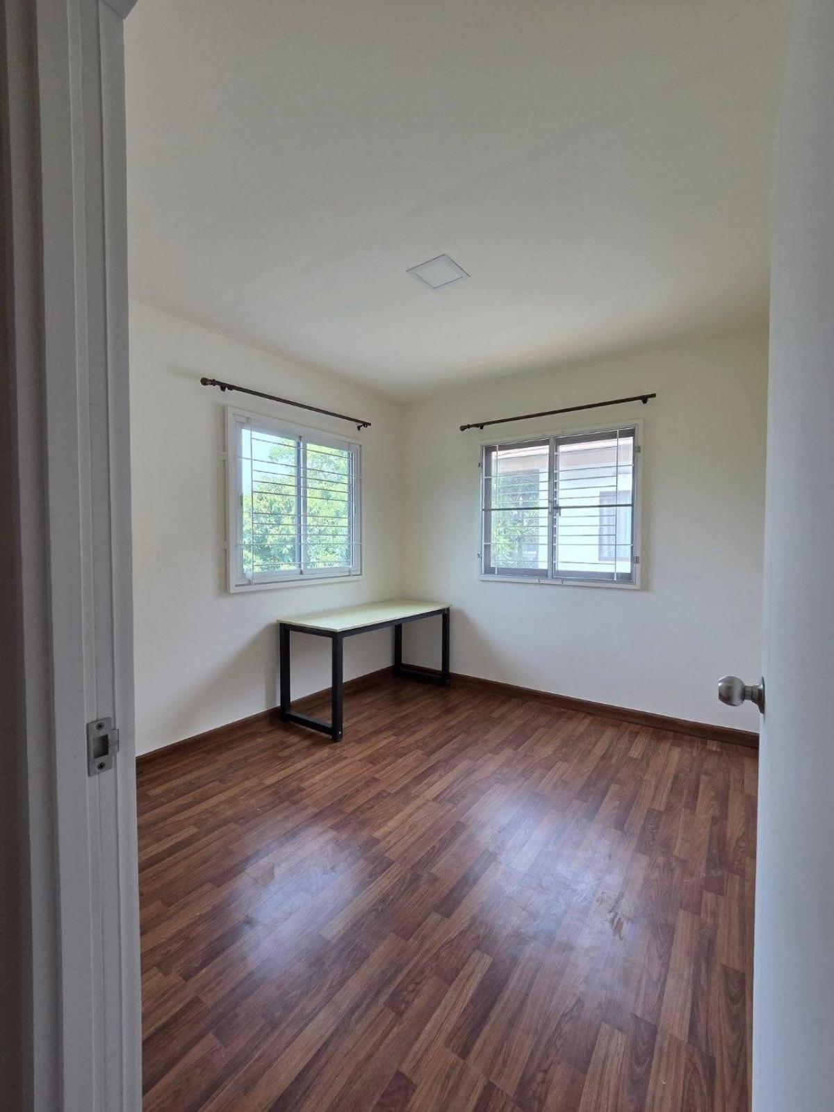 For RentTownhomePattanakan, Srinakarin : Single house, 3 bedrooms, area 180 sq m, near Phatthanakan 38. Spacious 3-Bedroom House for Rent near Phattanakan 38 - Only 25,000 THB/month!