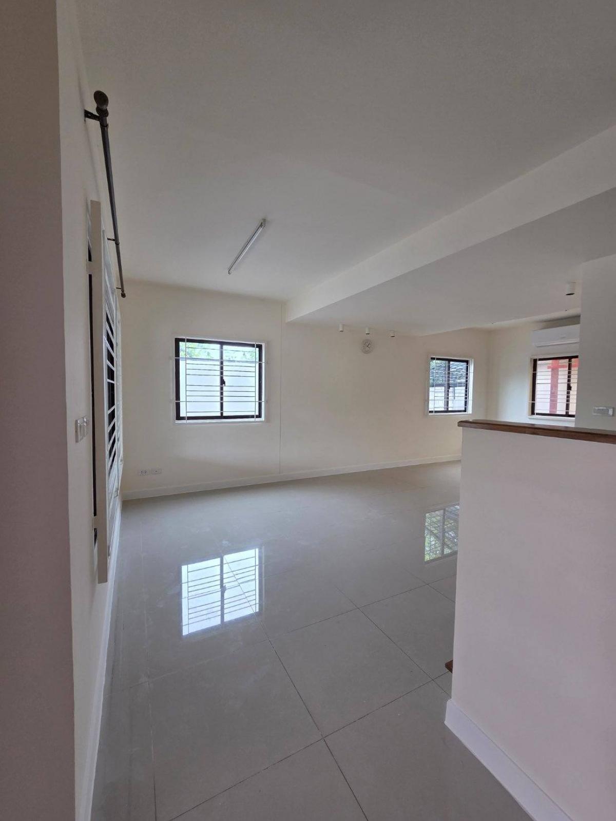 For RentTownhomePattanakan, Srinakarin : Single house, 3 bedrooms, area 180 sq m, near Phatthanakan 38. Spacious 3-Bedroom House for Rent near Phattanakan 38 - Only 25,000 THB/month!