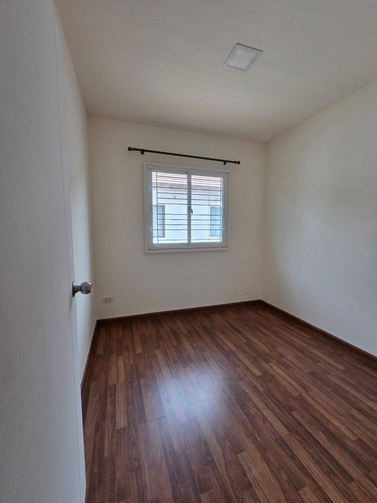 For RentTownhomePattanakan, Srinakarin : Single house, 3 bedrooms, area 180 sq m, near Phatthanakan 38. Spacious 3-Bedroom House for Rent near Phattanakan 38 - Only 25,000 THB/month!