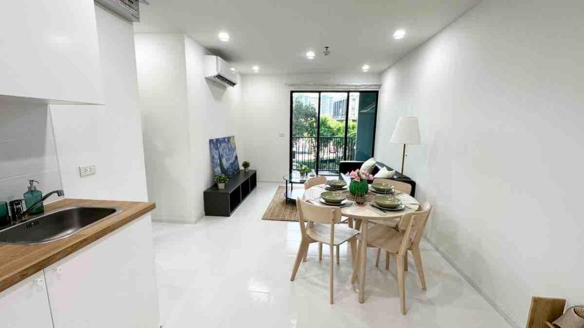For SaleCondoPathum Thani,Rangsit, Thammasat : 24/03/2026, Luxury condo with 2 bedrooms in the heart of Sukhumvit 77
with a swimming pool, fitness center, near BTS On Nut! 0642748883