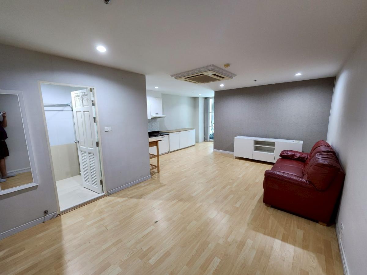 ขายคอนโดสุขุมวิท อโศก ทองหล่อ : 03/04/2026, รวมค่าโอนคอนโด Sukhumvit Living Town 1 ห้องนอน ใกล้ BTS อโศก 
ราคา 4.99 ลบ. พร้อมสระว่ายน้ำและฟิตเนส เริ่มต้นชีวิตหรูใจกลางเมือง! 0642748883